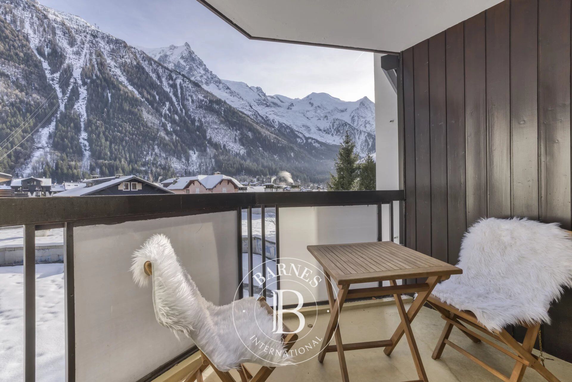 BARNES CHAMONIX -  EXCLUSIVITE - CENTRE VILLE - GRAND STUDIO - VUE MONT-BLANC - picture 1