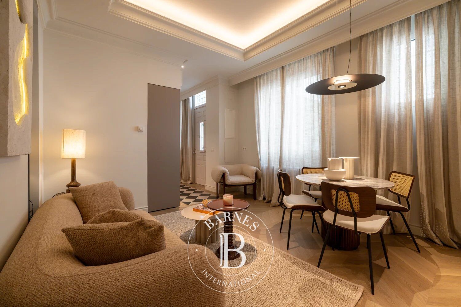 Elegant luxury residence in the heart of Salamanca - picture 1