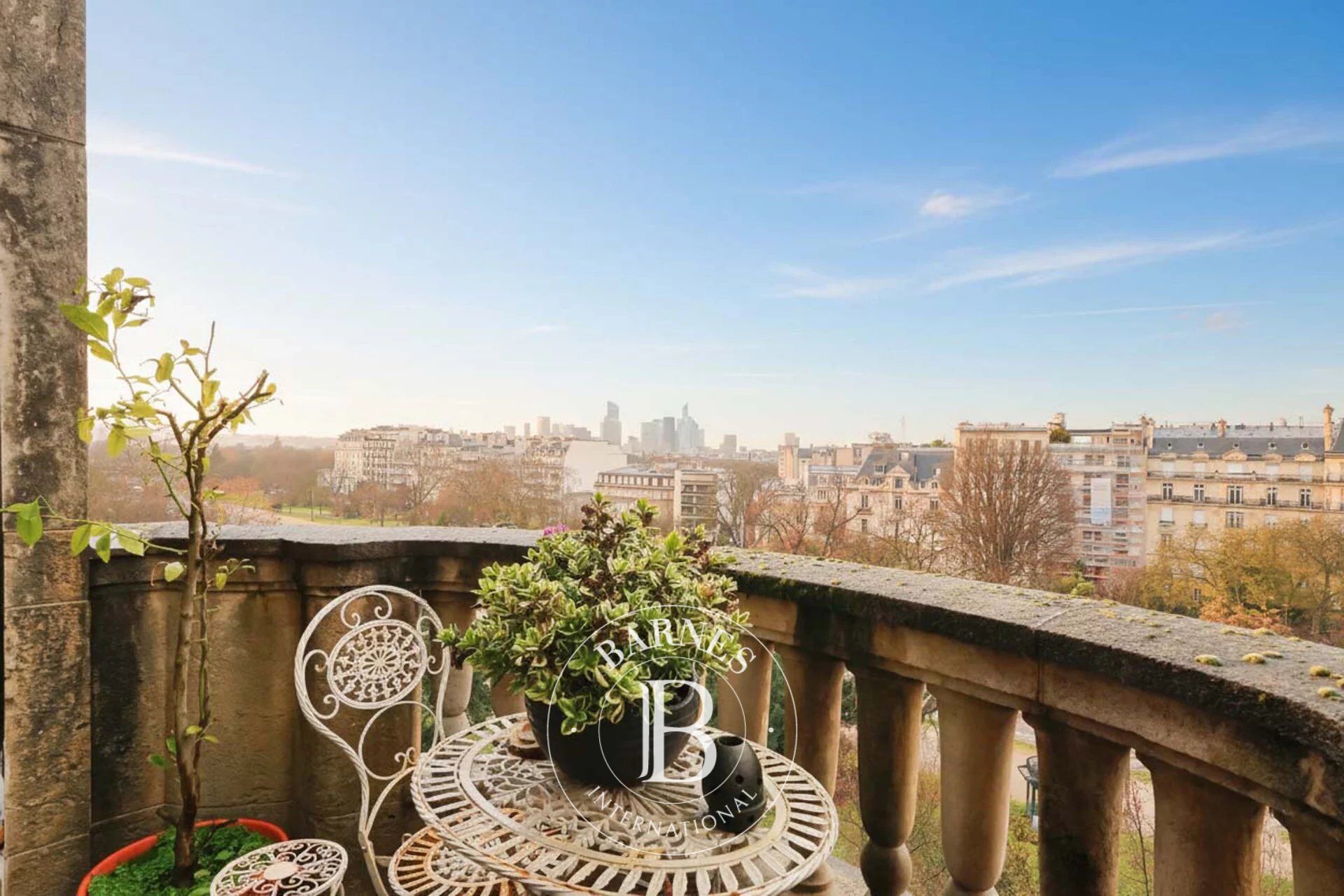 Paris 16 - Foch - Duplex atypique 7e étage avec balcons - picture 2