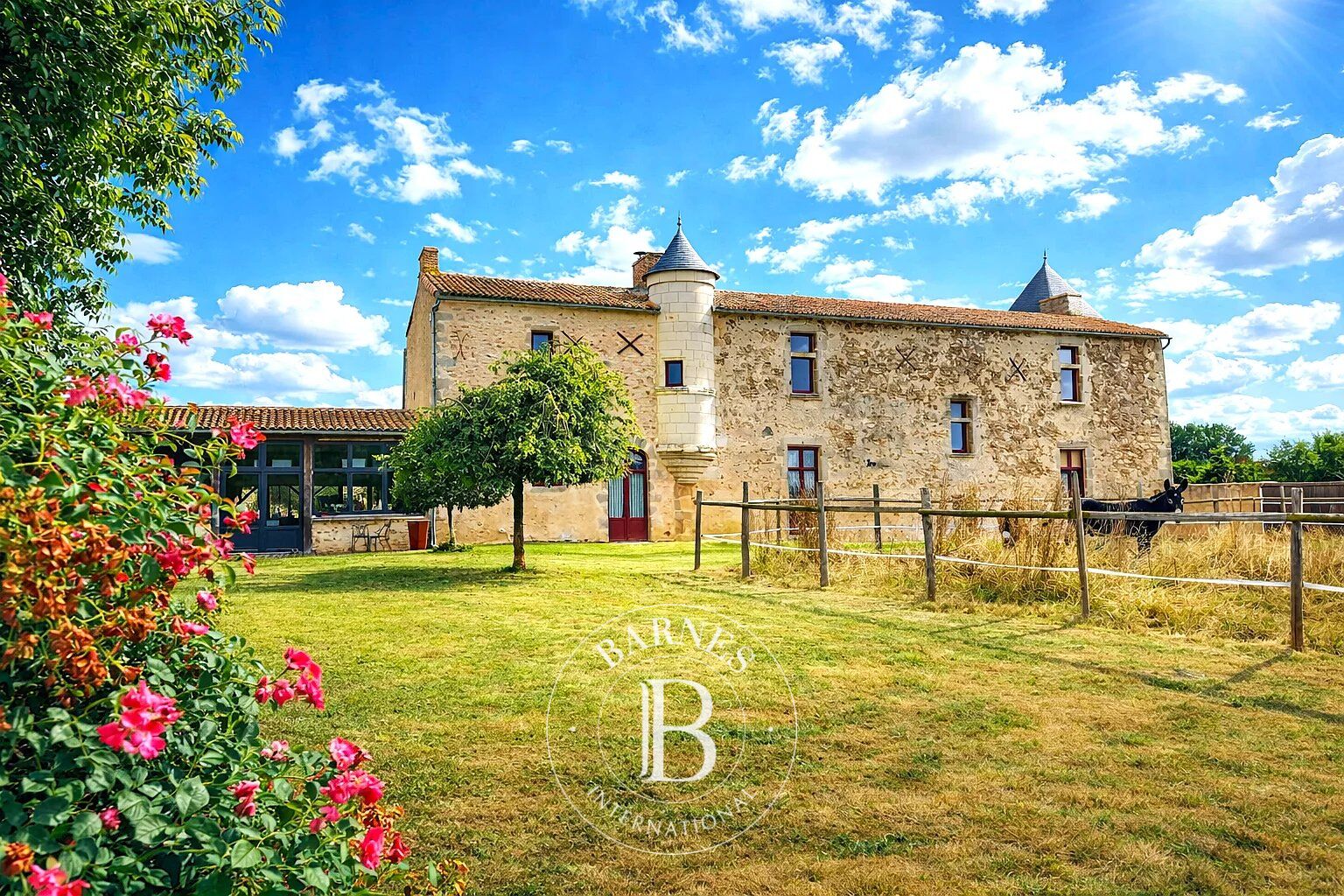 Tenuta Coulonges-Thouarsais - picture 1