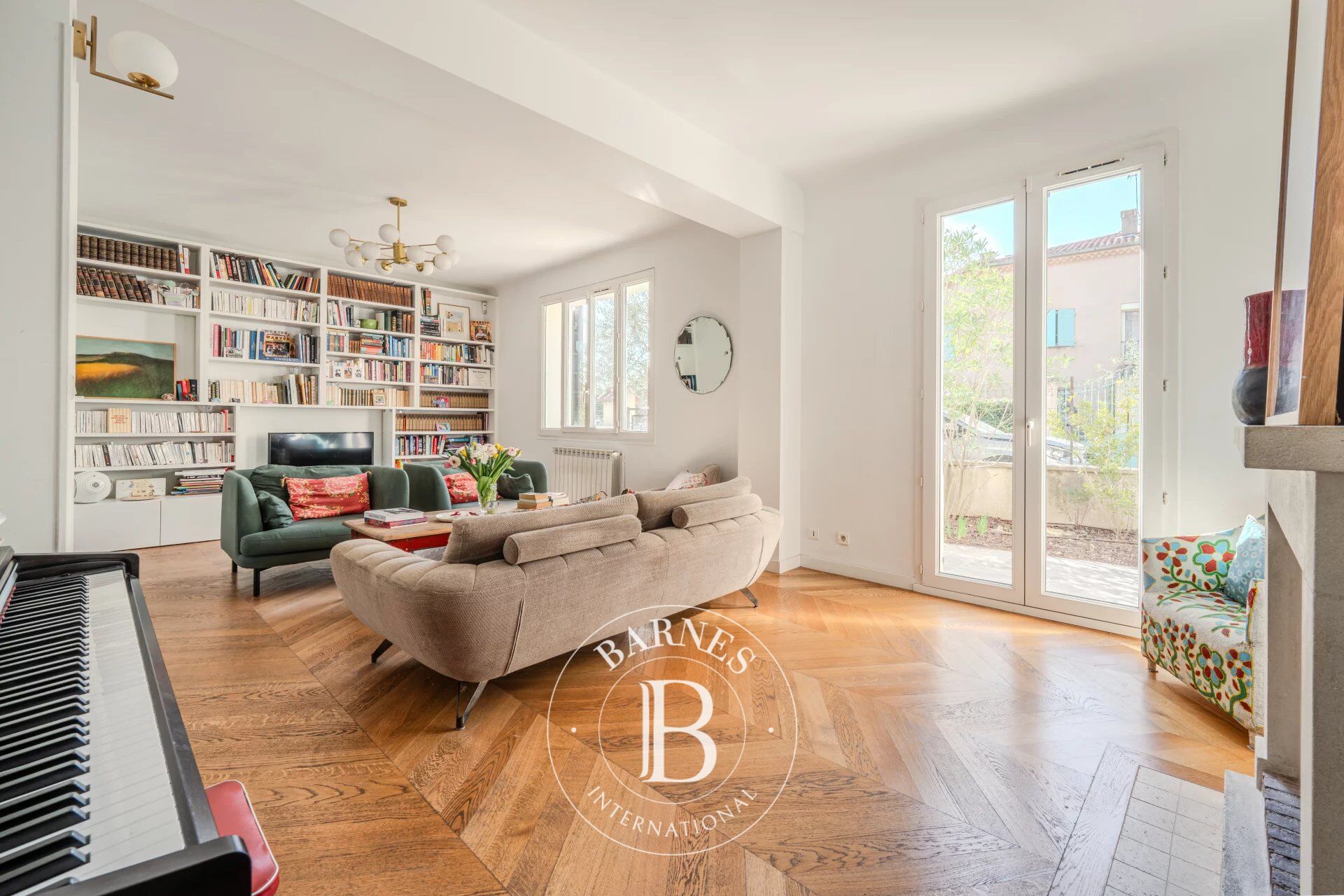 BARNES EXCLUSIVE – AIX-EN-PROVENCE – 10-MINUTE WALK FROM THE CITY CENTRE – FAMILY HOME – 5 BEDROOMS – GARDEN – SWIMMING POOL - picture 3