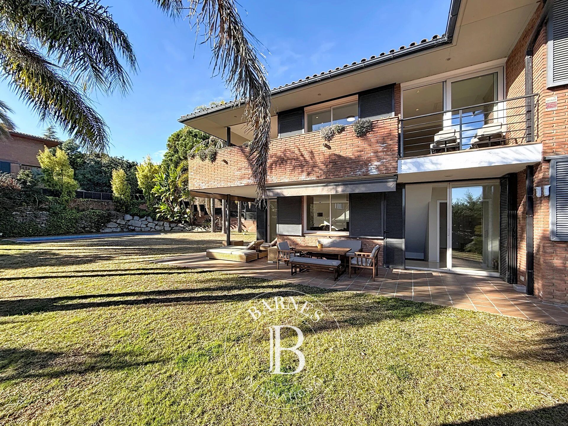 Casa en venta con piscina y jardín  en Sant Andreu de Llavaneres (Barcelona). - picture 3