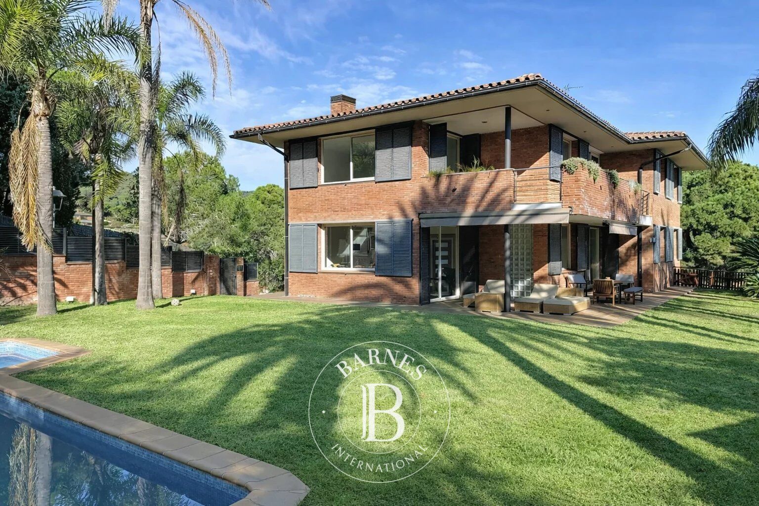 Casa en venta con piscina y jardín  en Sant Andreu de Llavaneres (Barcelona). - picture 2