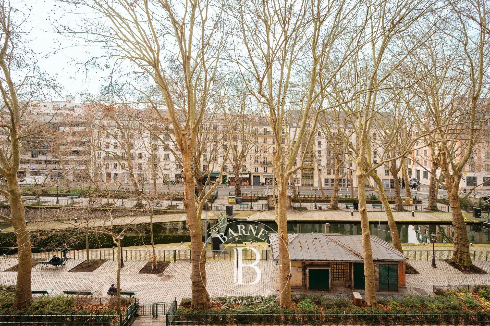 Canal Saint-Martin – Bel ancien avec 2/3 chambres – traversant et lumineux – Vue canal - picture 2