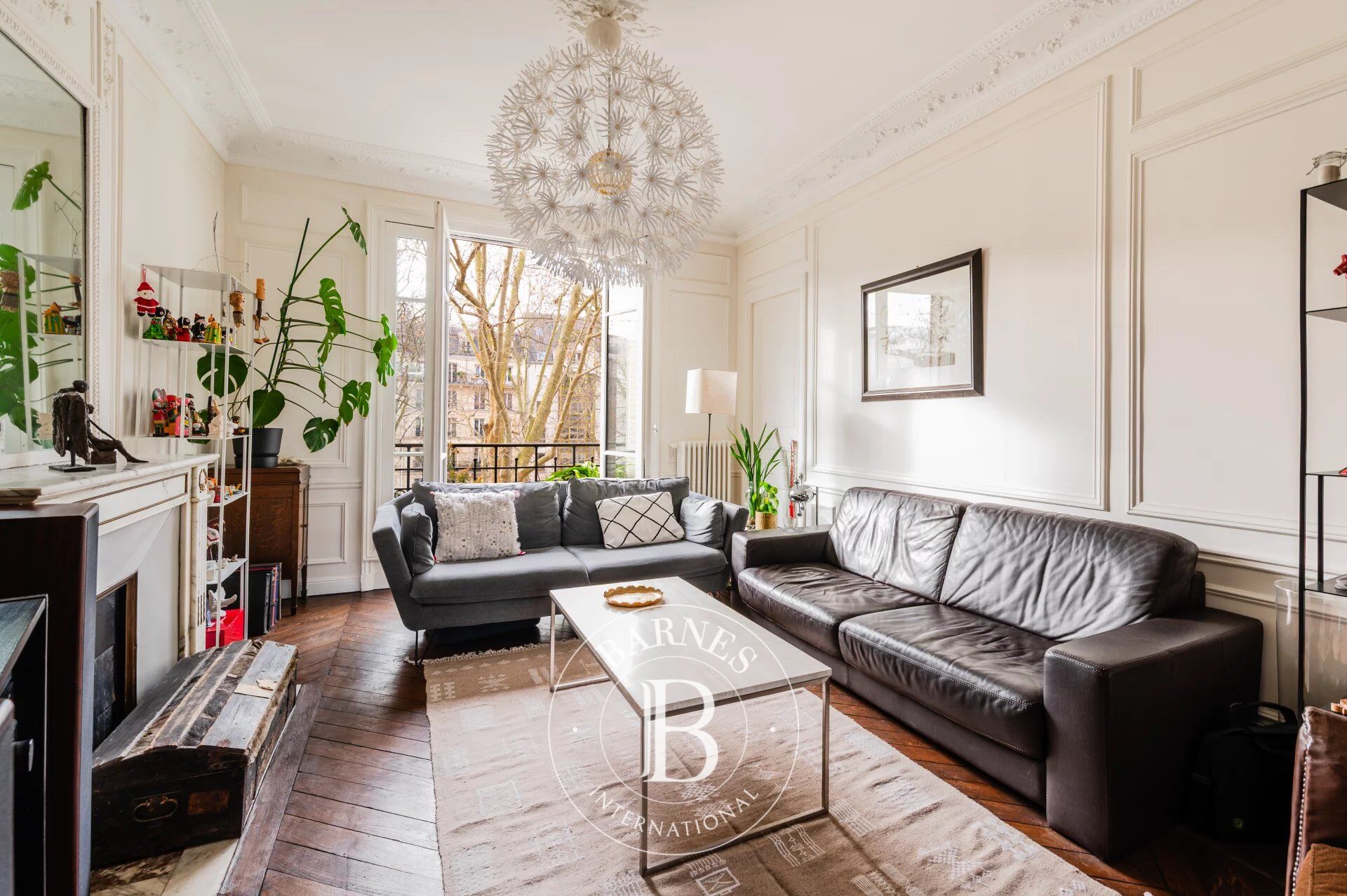 Canal Saint-Martin – Bel ancien avec 2/3 chambres – traversant et lumineux – Vue canal - picture 1