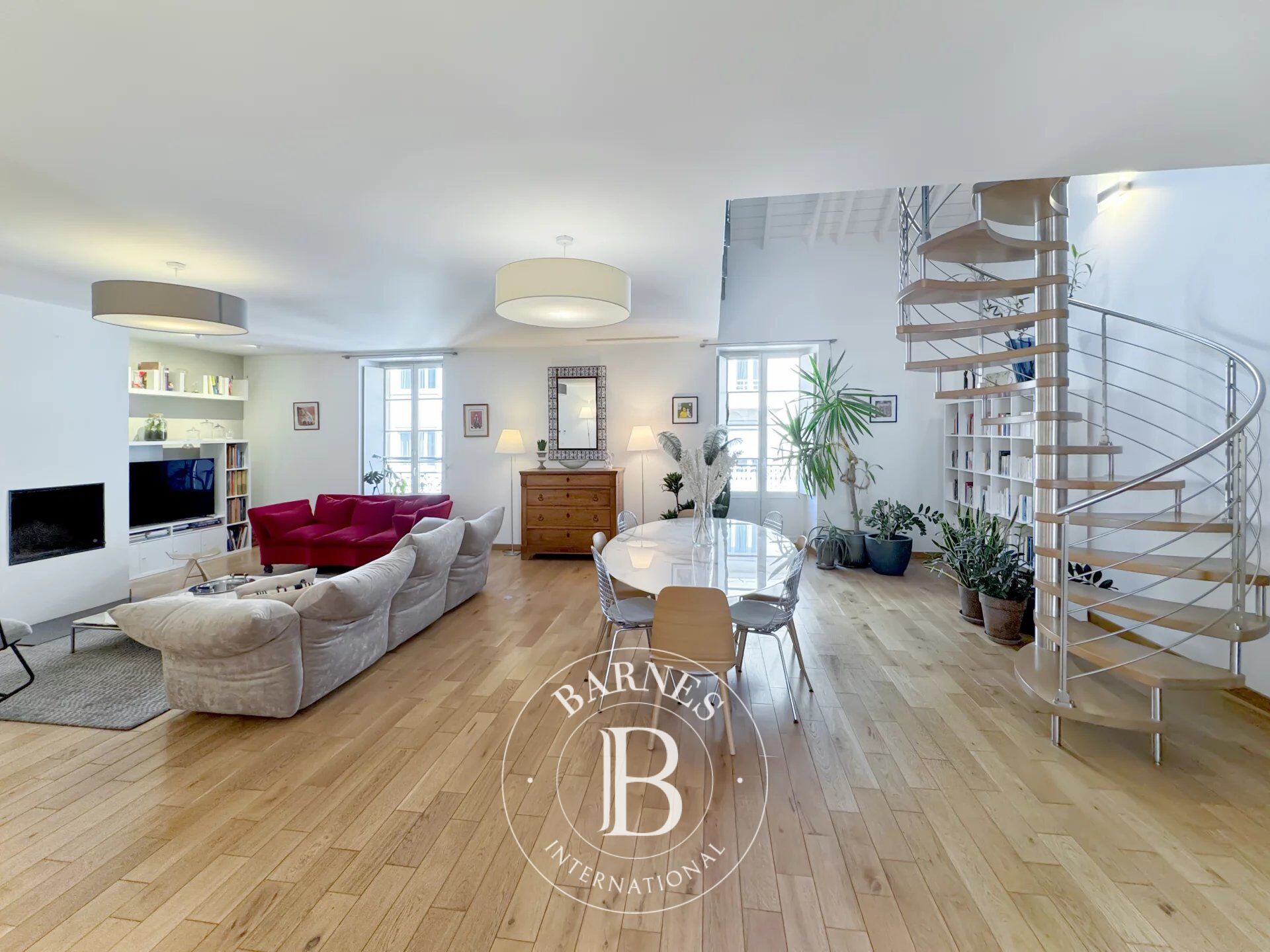 BARNES Aix-les-Bains – Appartement de caractère au cœur de Chambéry - picture 1