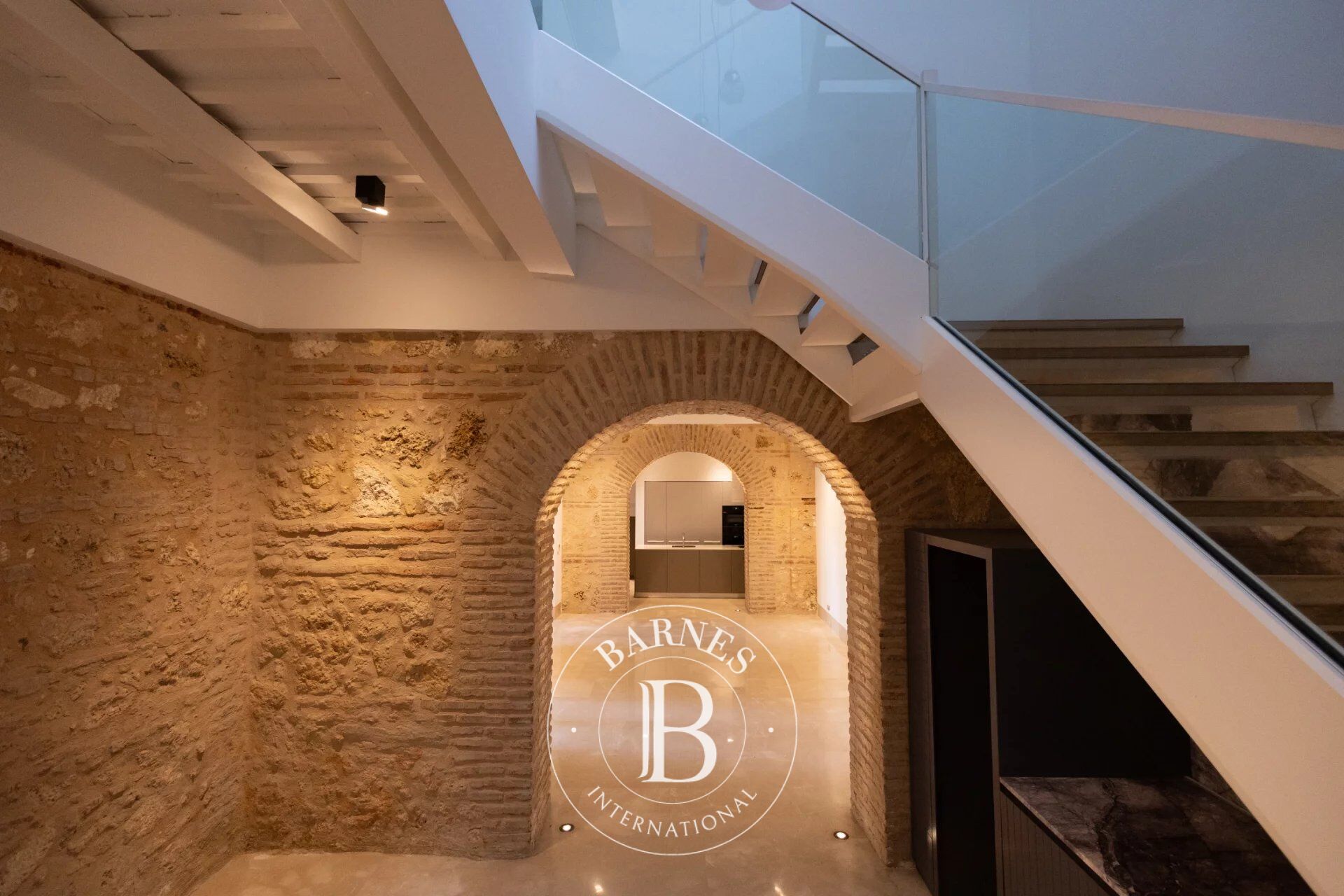 Unique Luxury Residence in the Heart of the Colonial City - picture 2