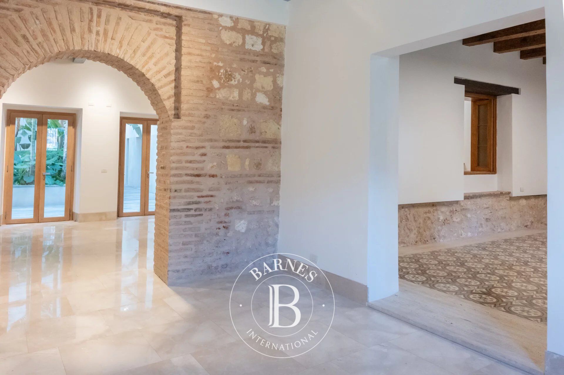 Unique Luxury Residence in the Heart of the Colonial City - picture 1