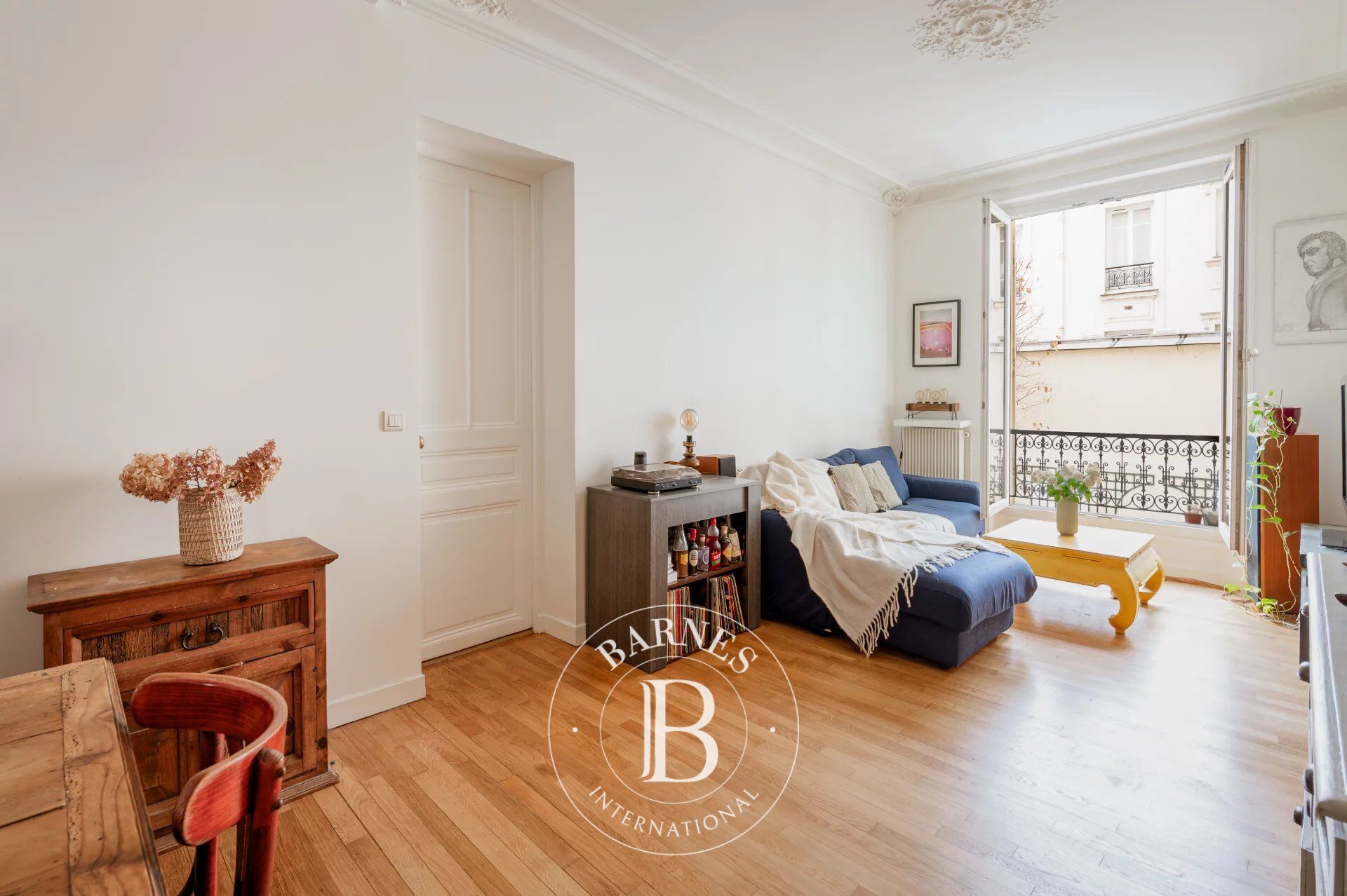 EXCLUSIVITE - PARIS 9ème - MARTYRS - 3 CHAMBRES - ASCENSEUR -  1er ETAGE - LUMIERE - CALME - VUE VERDURE ET RUE - picture 3