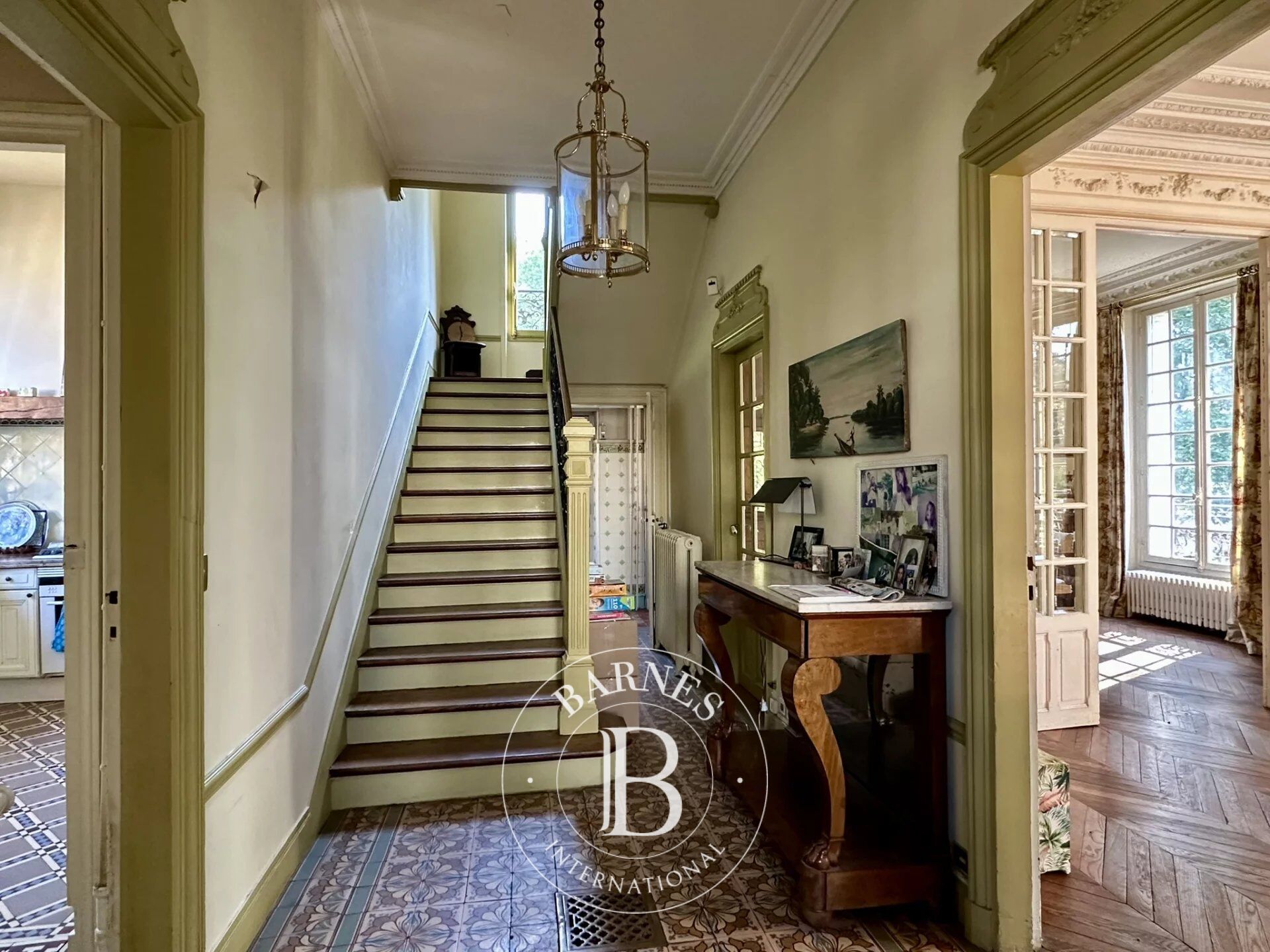 Exclusivité - Arpajon (91) – Maison de maître du début XXe siècle et Dépendance – Terrain boisé de 2 800 m² - picture 2