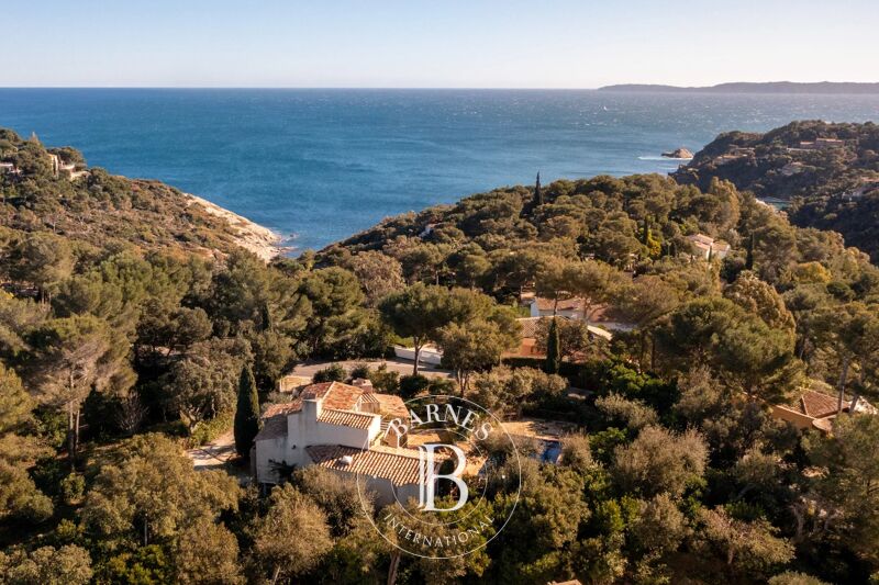 Exclusivité - Cap Bénat - Maison 150 m² - Terrain 2 500 m² - Vue Mer - Piscine - Plage à pied