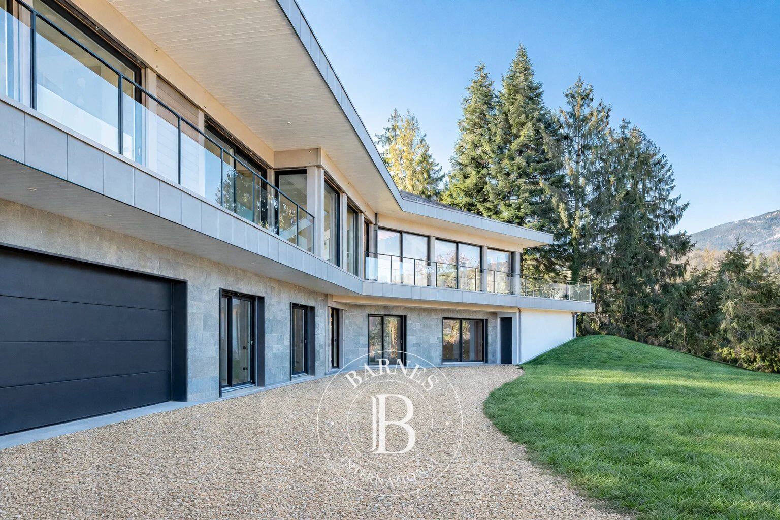 BARNES ANNECY RIVE OUEST - VILLA D EXCEPTION AVEC VUE - picture 2