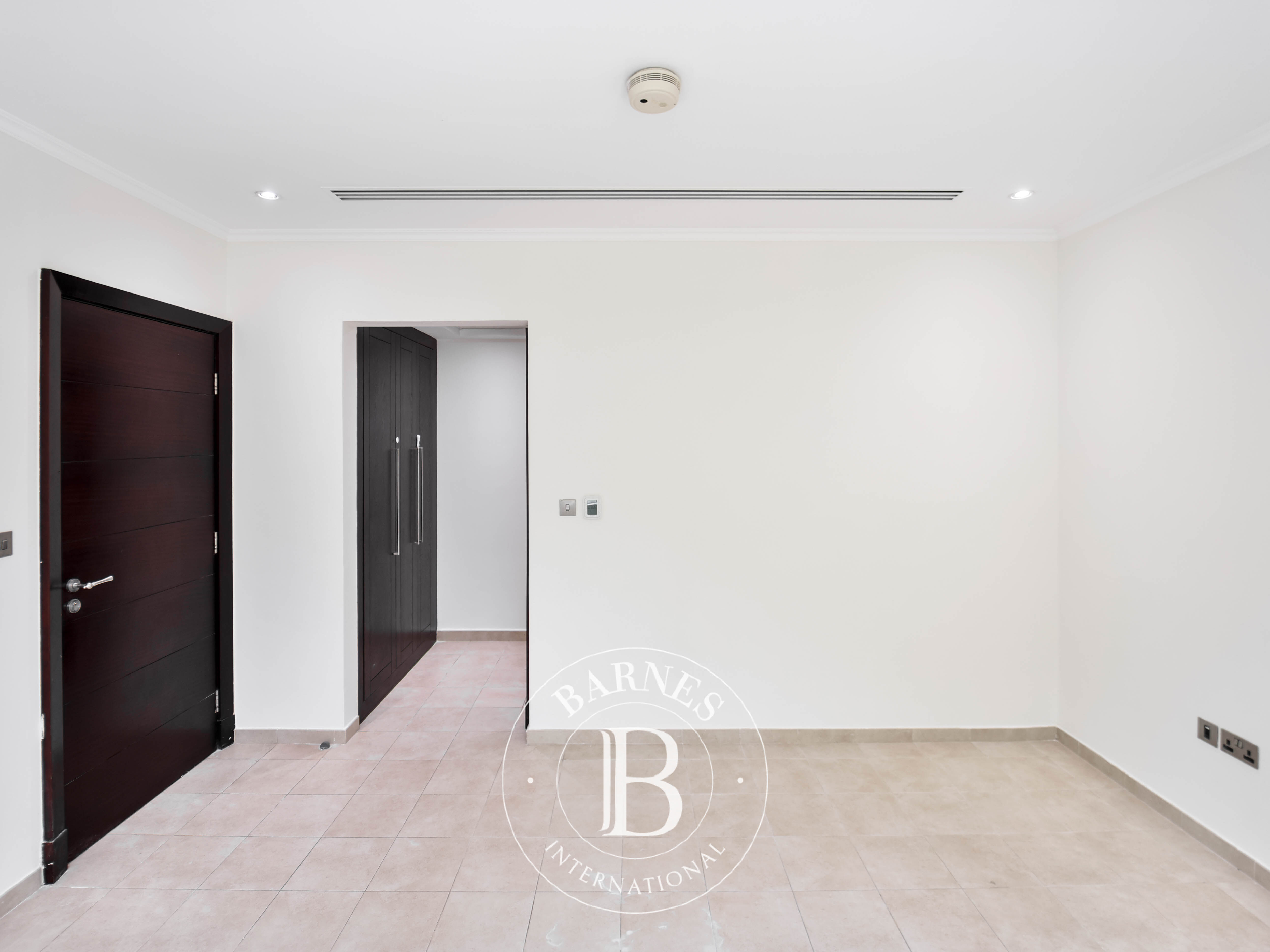 5 Bedroom Villa for Sale in Jumeirah Park - picture 3