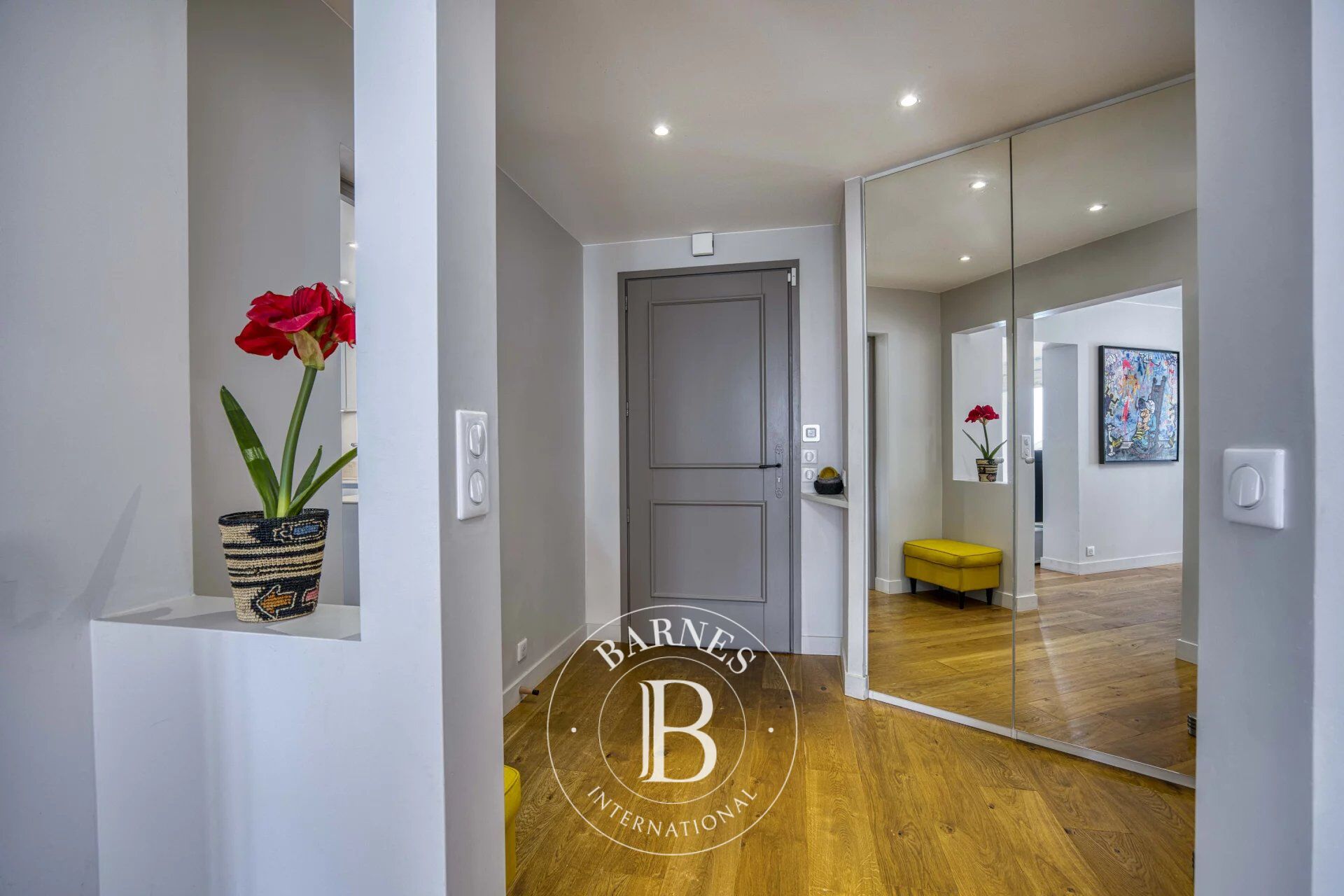 BARNES DIVONNE-LES-BAINS – SUPERBE VILLA 7 PIÈCES + ANNEXES – PISCINE CHAUFFÉE – VUE SUR LES MONTAGNES - picture 2