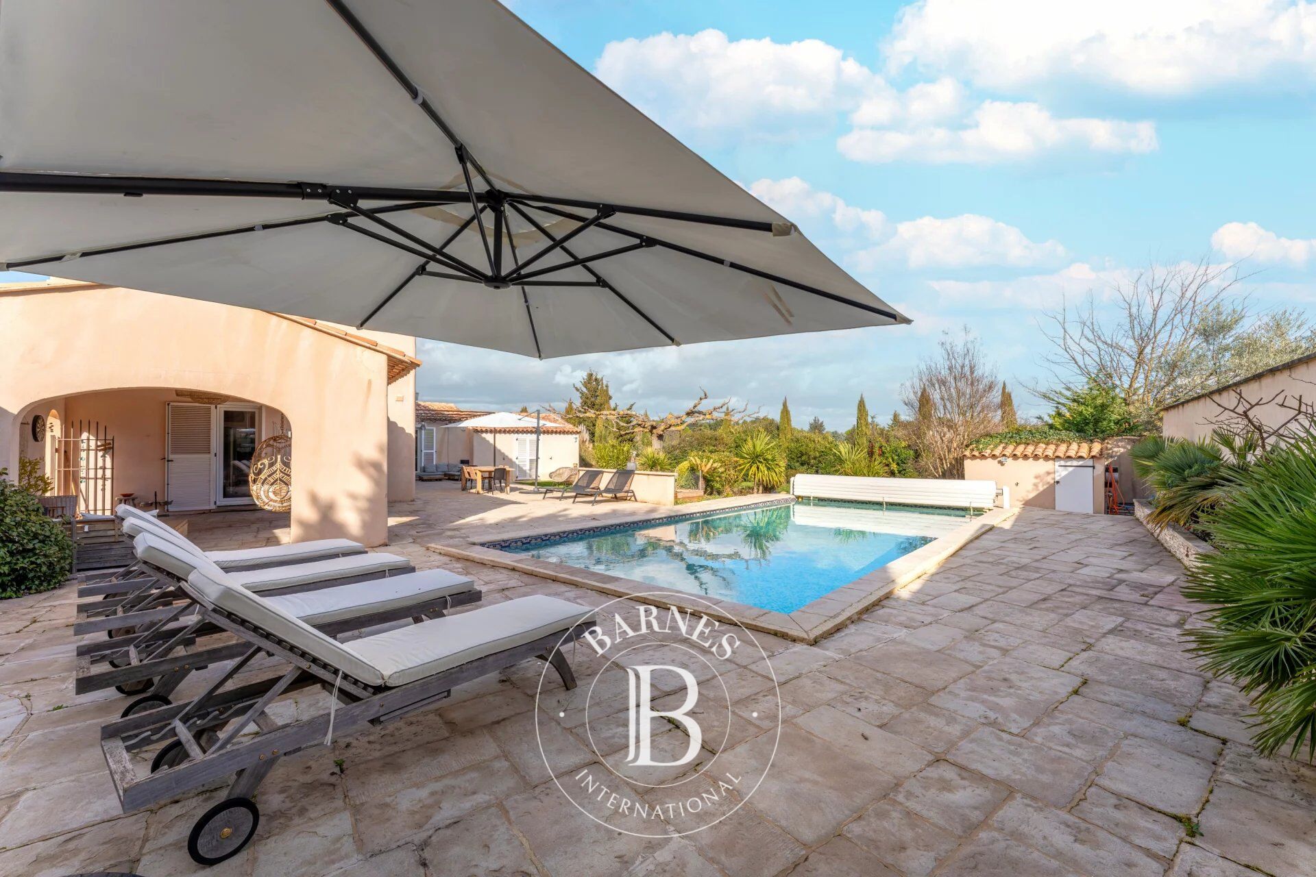 Furnished rental – Cabriès – Family home – 4 bedrooms with swimming pool, fitness area and sauna - picture 1