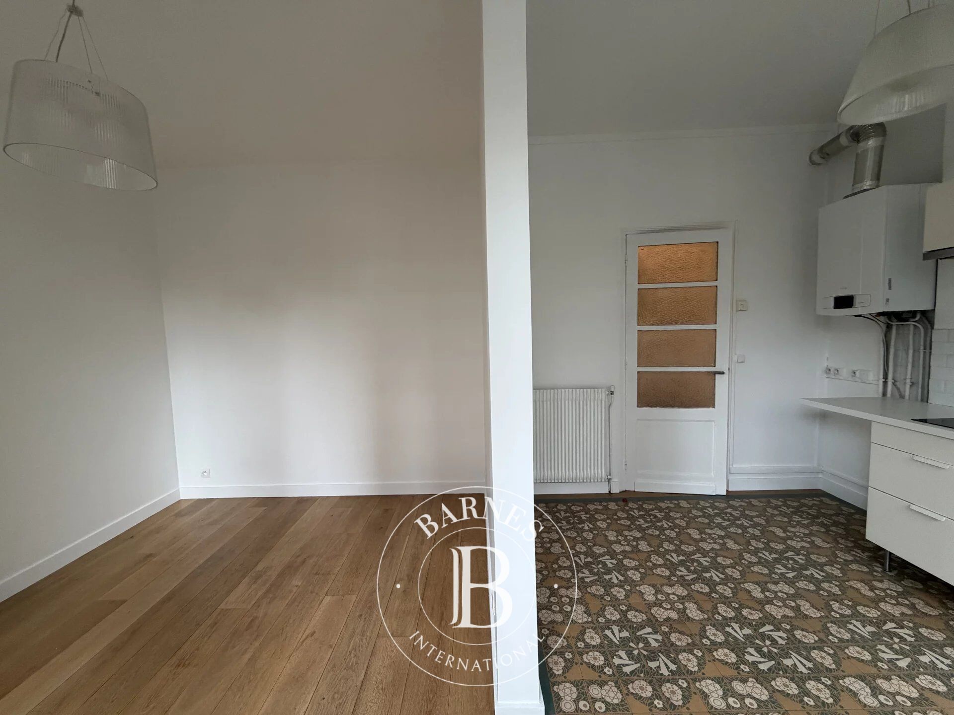 Lille-Catholic University, unfurnished 37sqm one-bedroom flat with large courtyard - picture 2