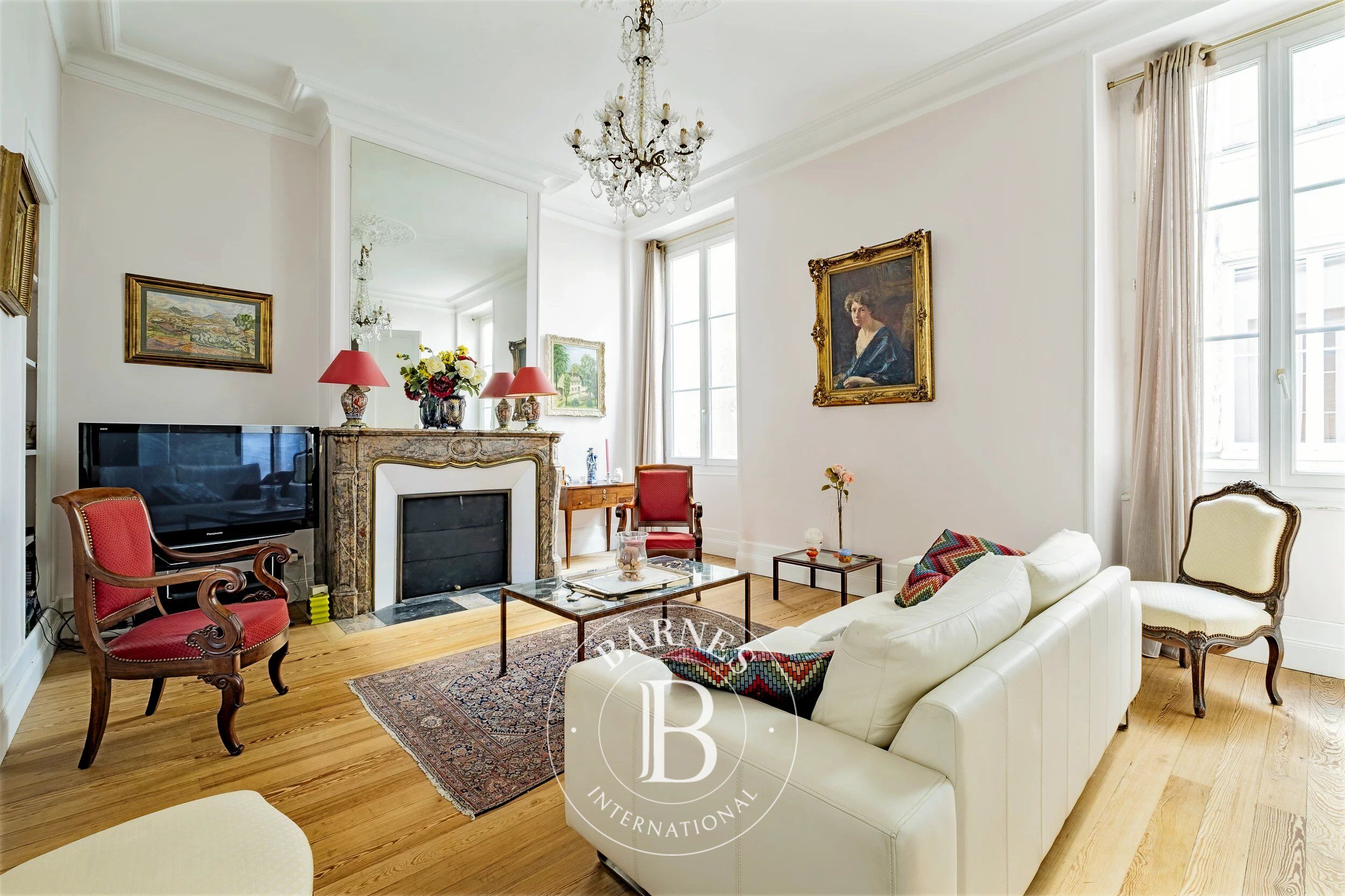 Bordeaux Musée d'Aquitaine - Appartement 205 m² - Ascenseur - Cave - picture 1