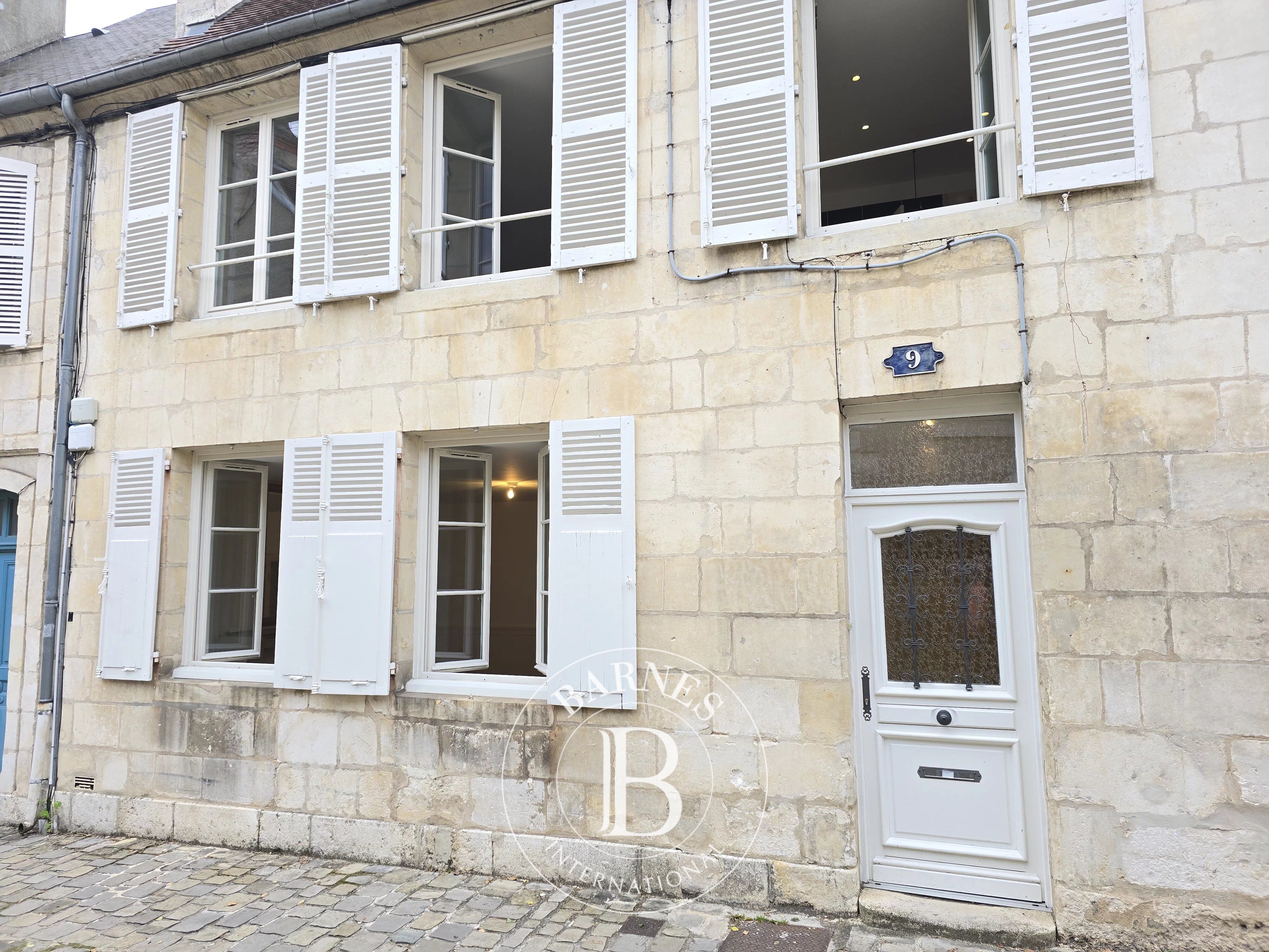 BOURGES - Beautiful town house in the historic center - picture 1