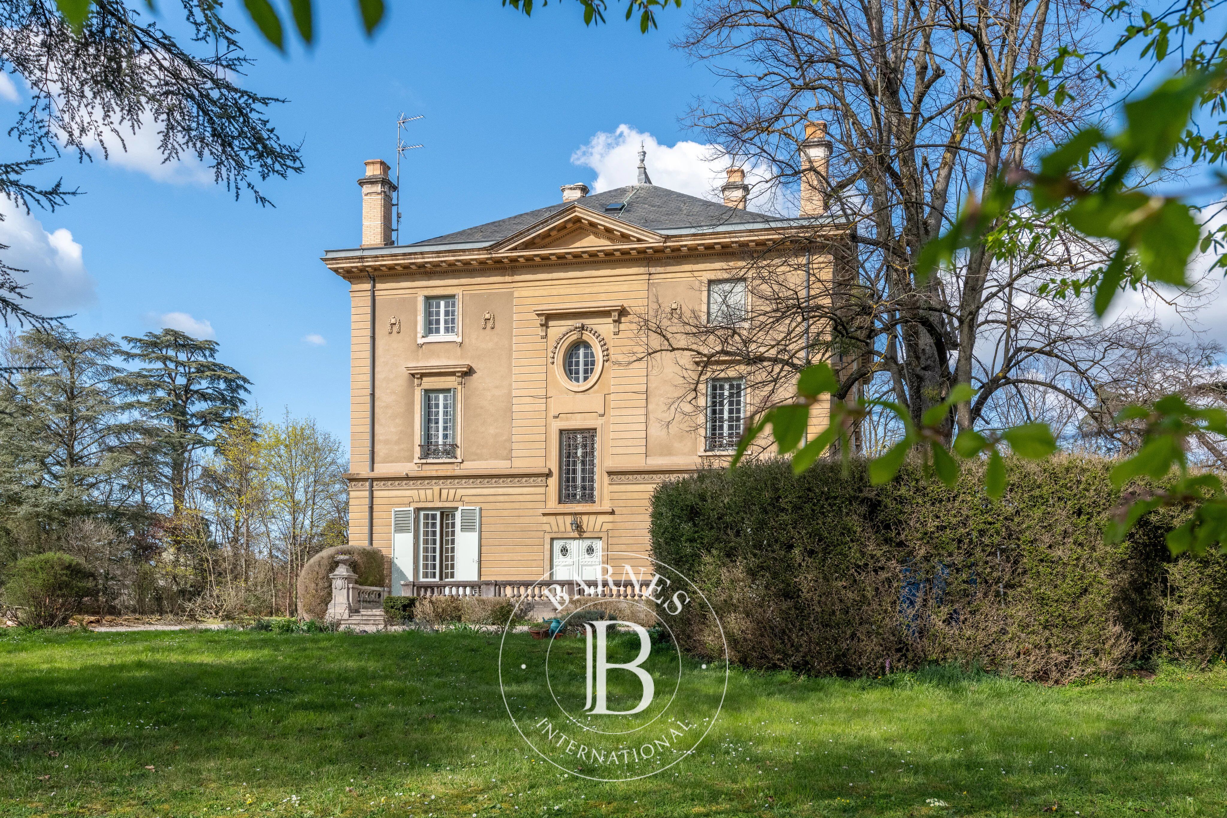 Écully Village Centre – Luxury flat for sale, 313 m² – Ground floor – Private garden – 4 bedrooms - picture 3