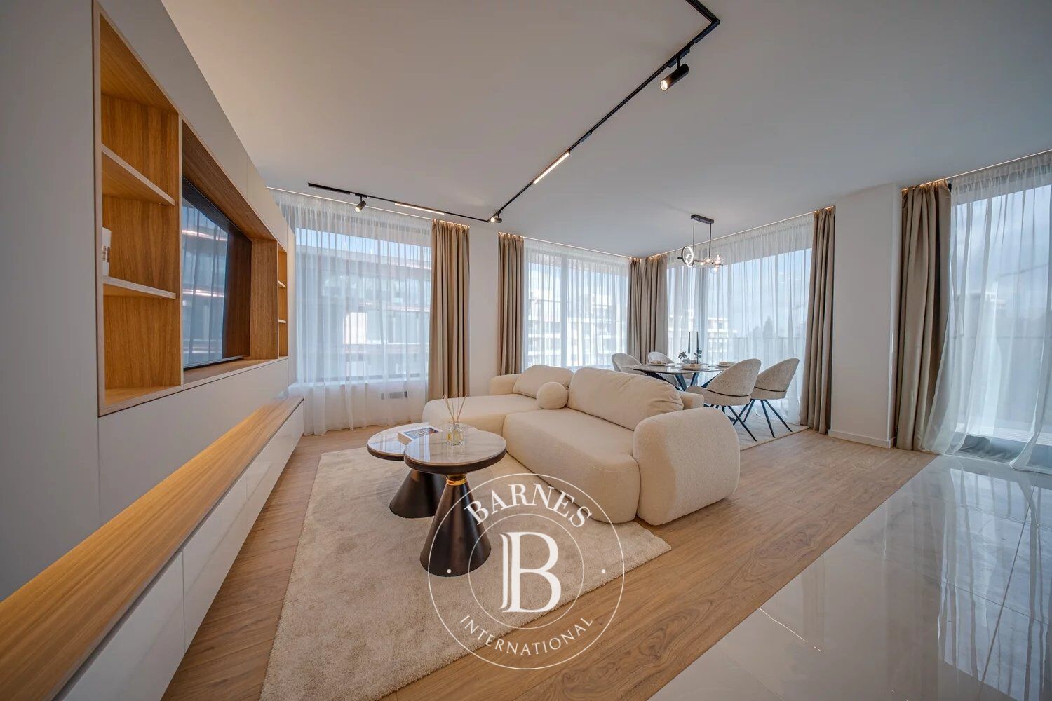 Two-bedroom apartment with underground garage in the elite building \