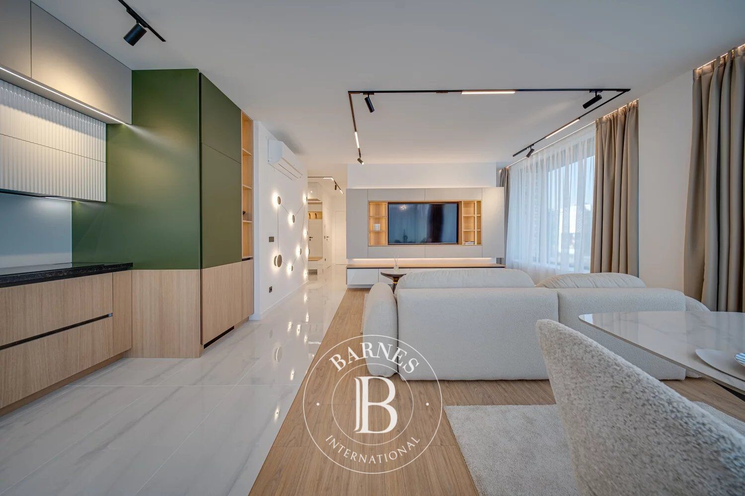 Two-bedroom apartment with underground garage in the elite building \