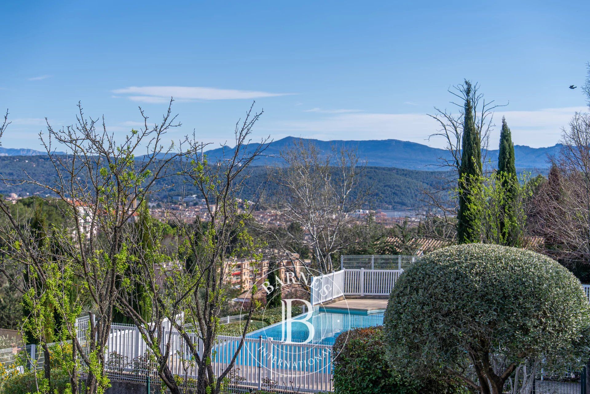 AIX EN PROVENCE - APPARTEMENT DE STANDING - 2 CHAMBRES - TERRASSE - RESIDENCE AVEC PISCINE ET TENNIS - picture 3