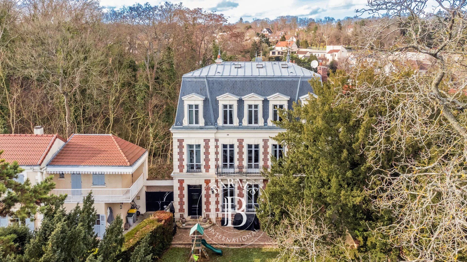Le Mesnil-le-Roi – Limite Saint-Germain-en-Laye – Propriété de prestige avec vue exceptionnelle sur Paris - picture 3