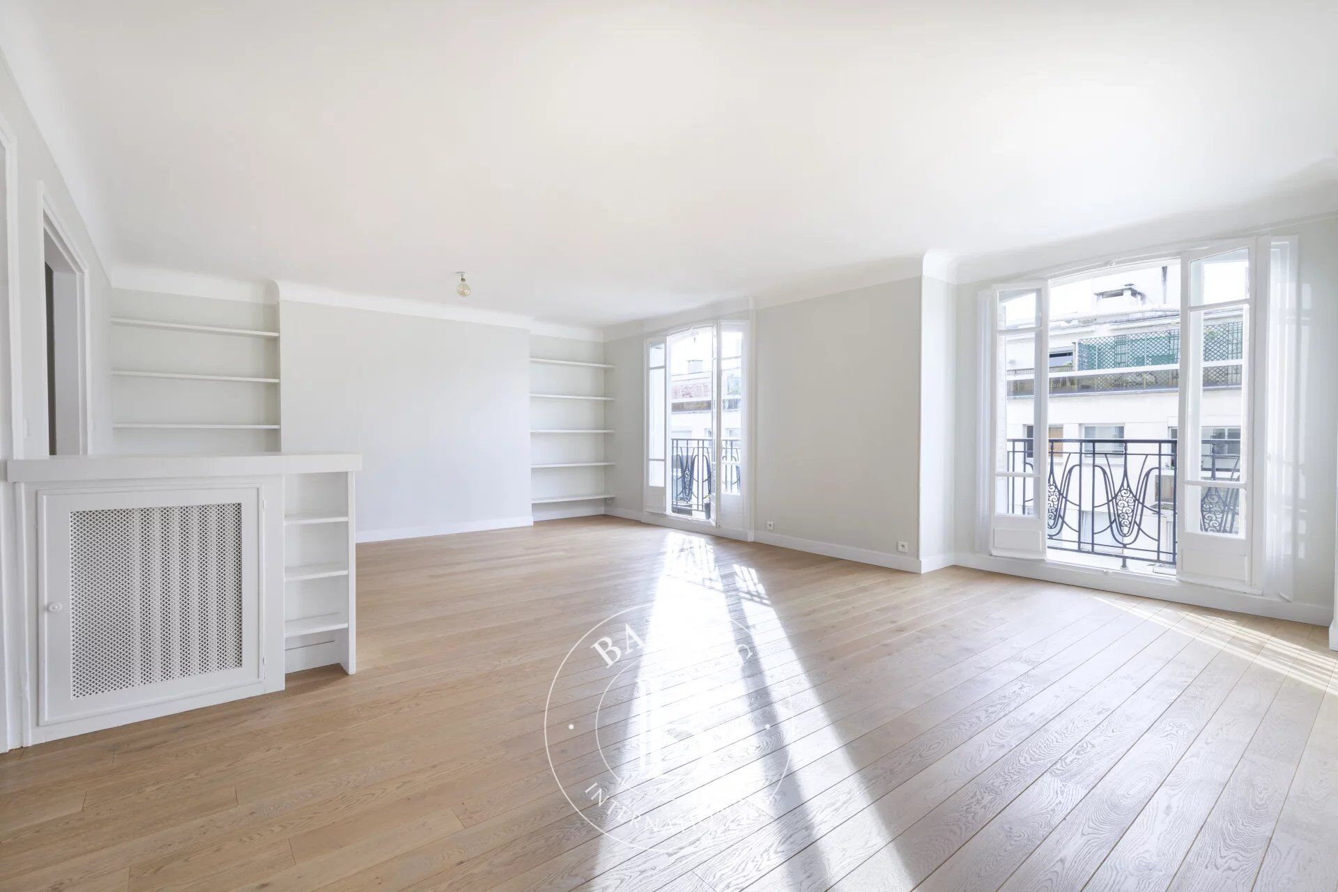 Exclusive - Neuilly - Madrid-Pont de Neuilly - Old-build 3-bedroom apartment - picture 2