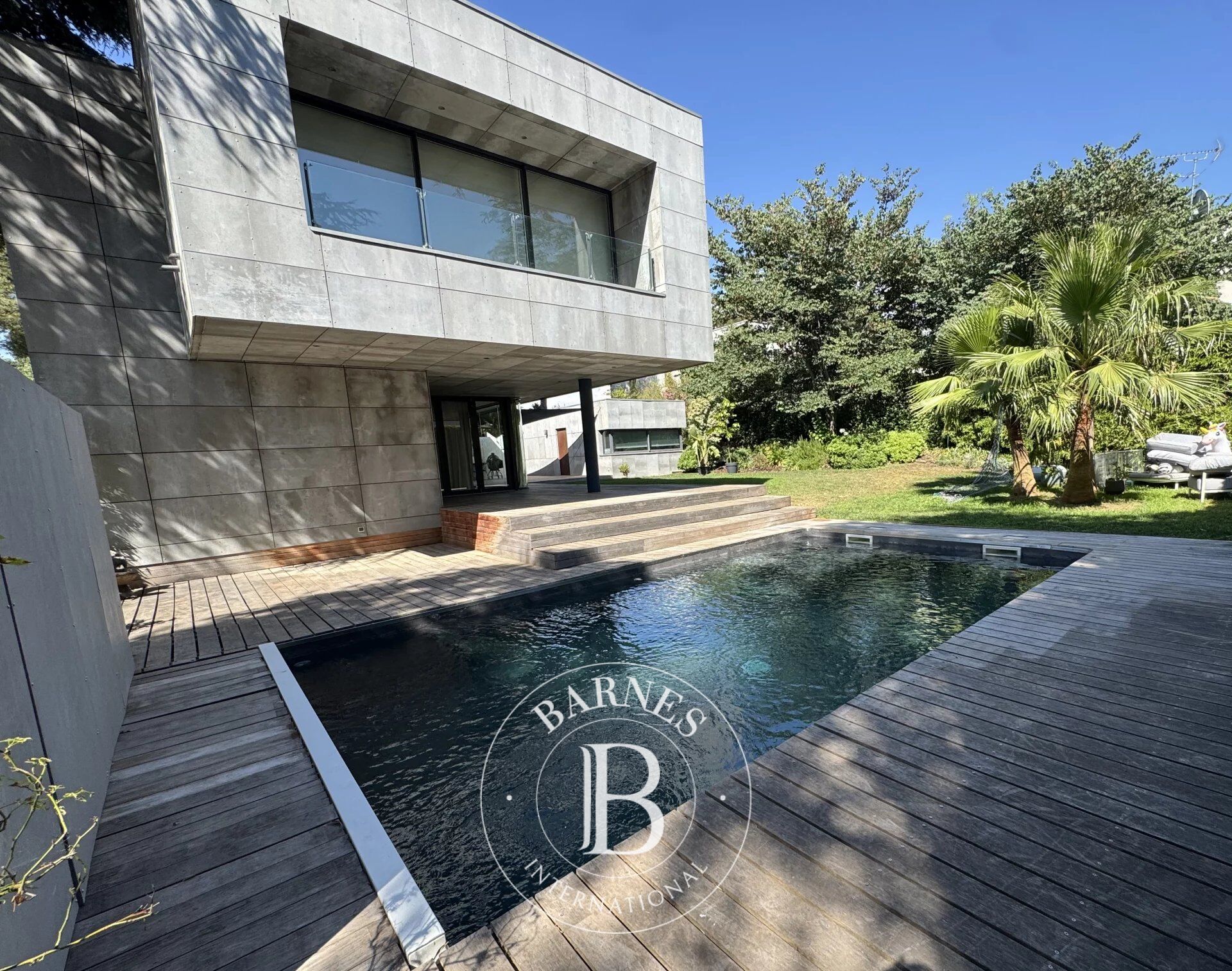 VENTE -MARSEILLE SAINT JULIEN -13012- EXCLUSIVITE - -SUPERBE VILLA D'ARCHITECTE AVEC DEPENDANCE - picture 3