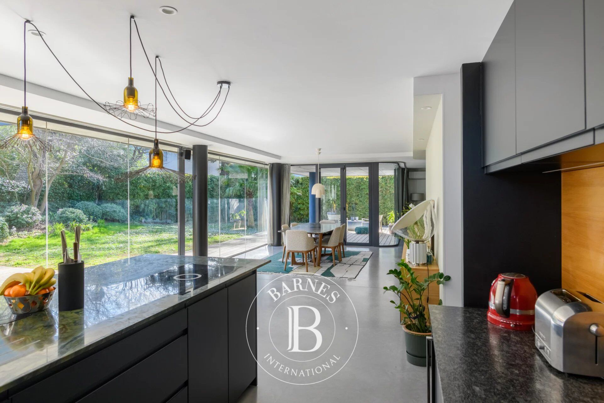 VENTE - EXCLUSIVITE  - MARSEILLE SAINT- JULIEN - 13012 -  VILLA D'ARCHITECTE AVEC DEPENDANCE - picture 1