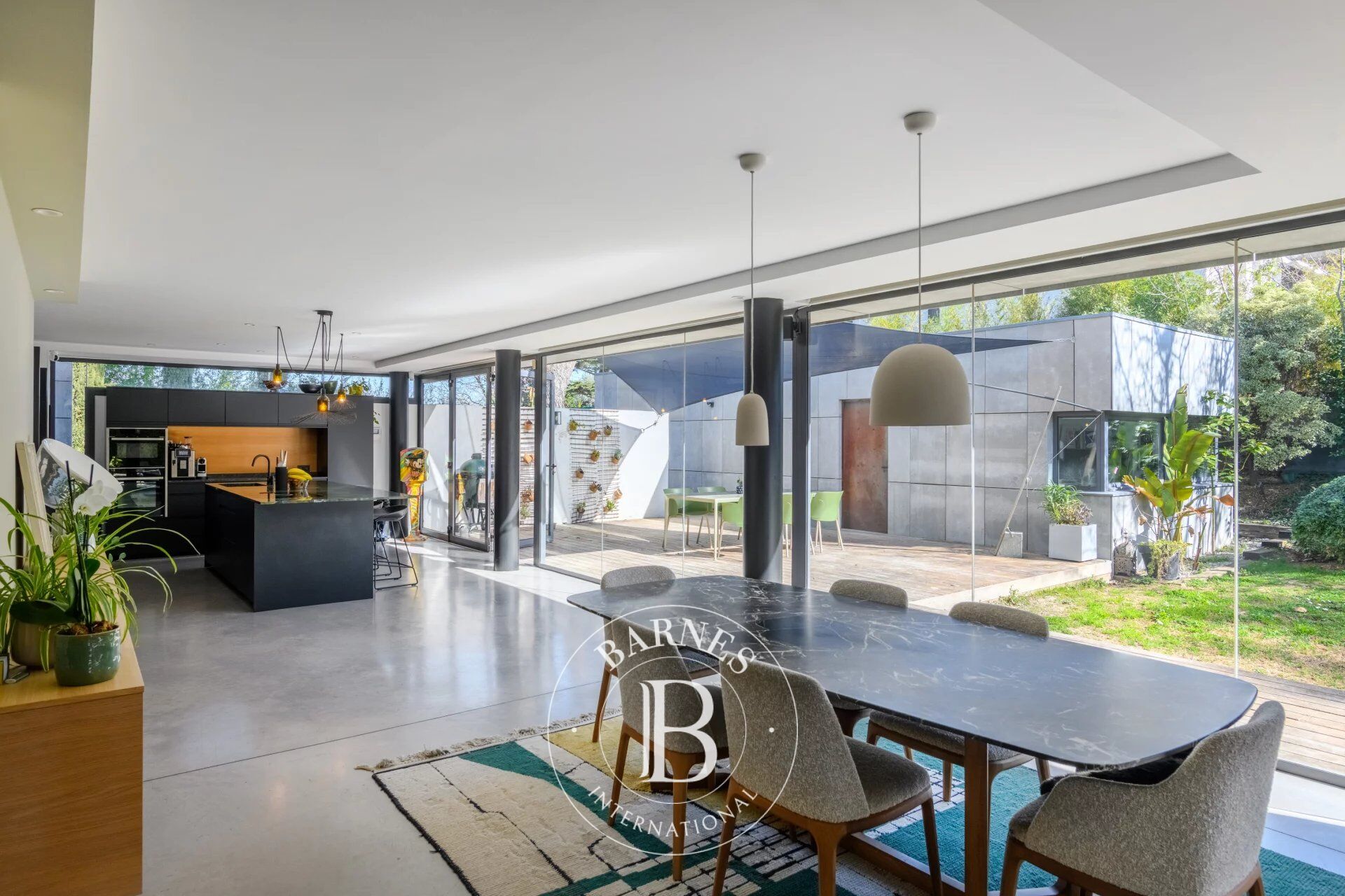 VENTE - EXCLUSIVITE  - MARSEILLE SAINT- JULIEN - 13012 -  VILLA D'ARCHITECTE AVEC DEPENDANCE - picture 2