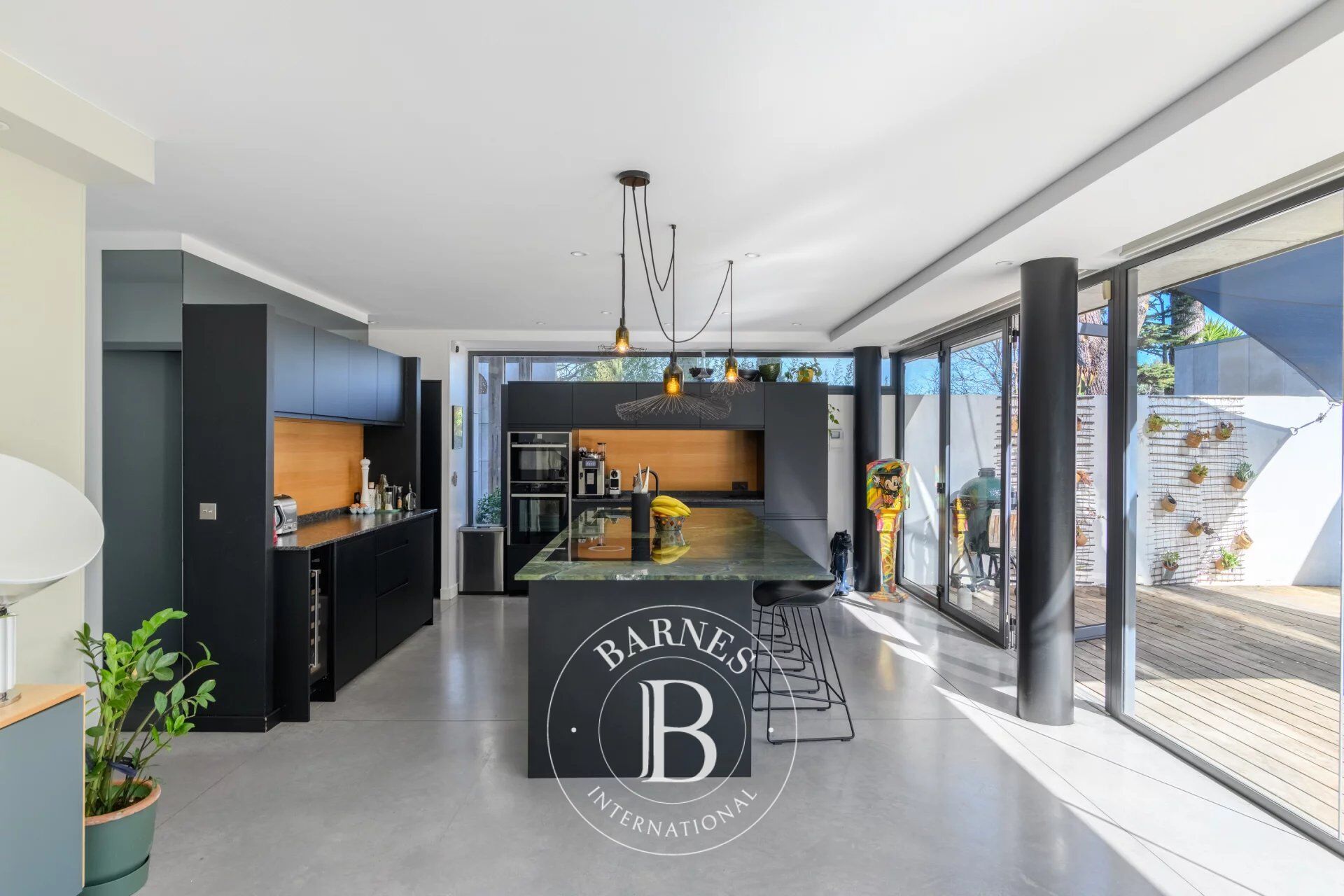 VENTE - EXCLUSIVITE  - MARSEILLE SAINT- JULIEN - 13012 -  VILLA D'ARCHITECTE AVEC DEPENDANCE - picture 3