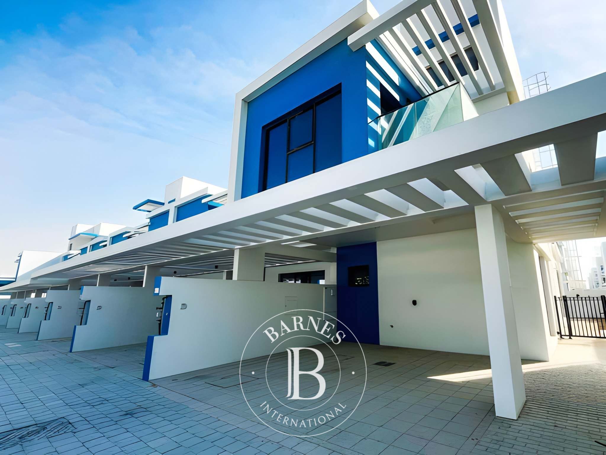 Villa Damac Lagoons - picture 1