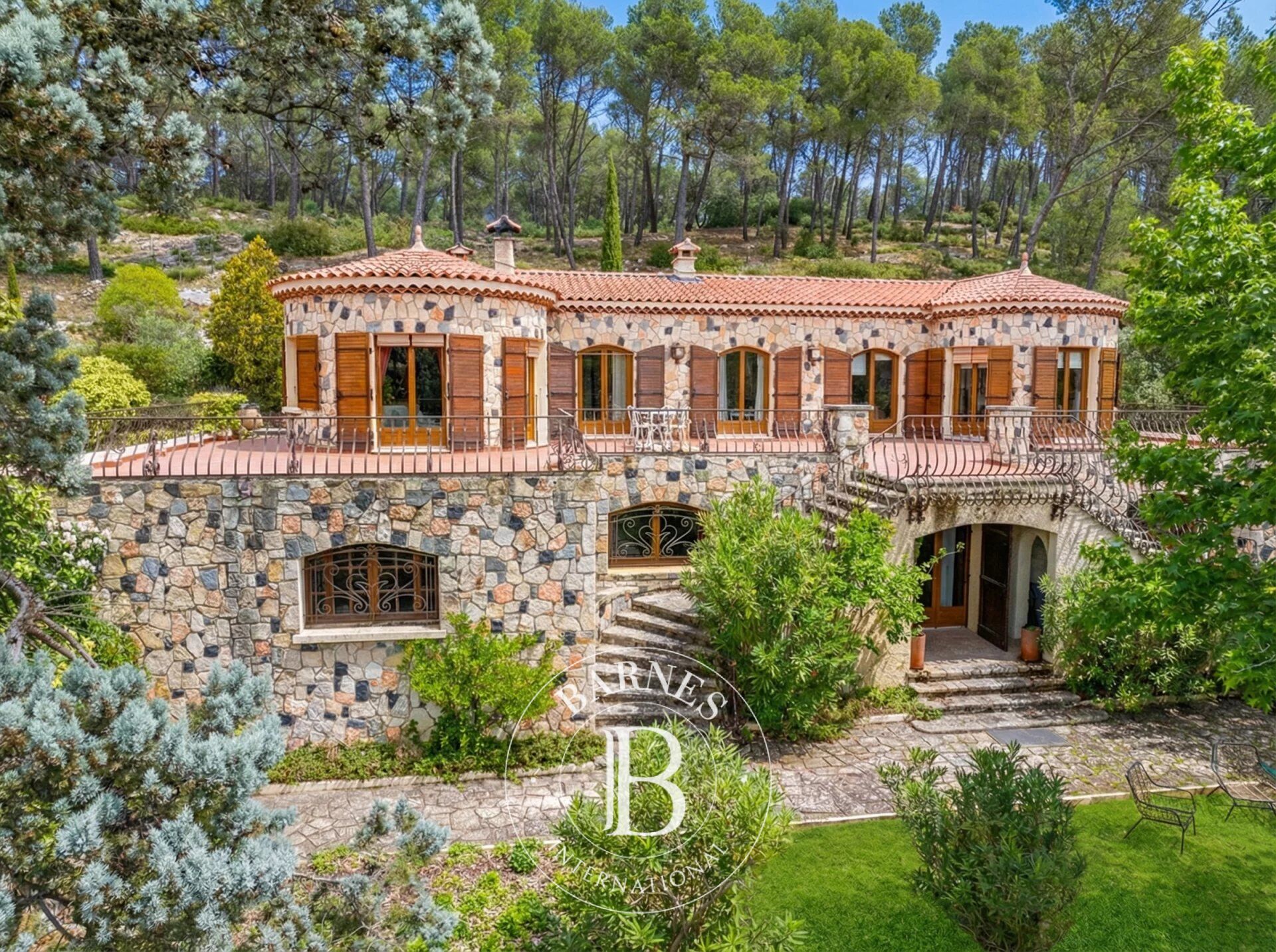 BARNES EXCLUSIVE - AIX-EN-PROVENCE SOUTH – CABRIÈS – ARCHITECT-DESIGNED HOUSE 397 SQM – 7 BEDROOMS – 9,200 SQM PARK – OUTBUILDING - picture 3