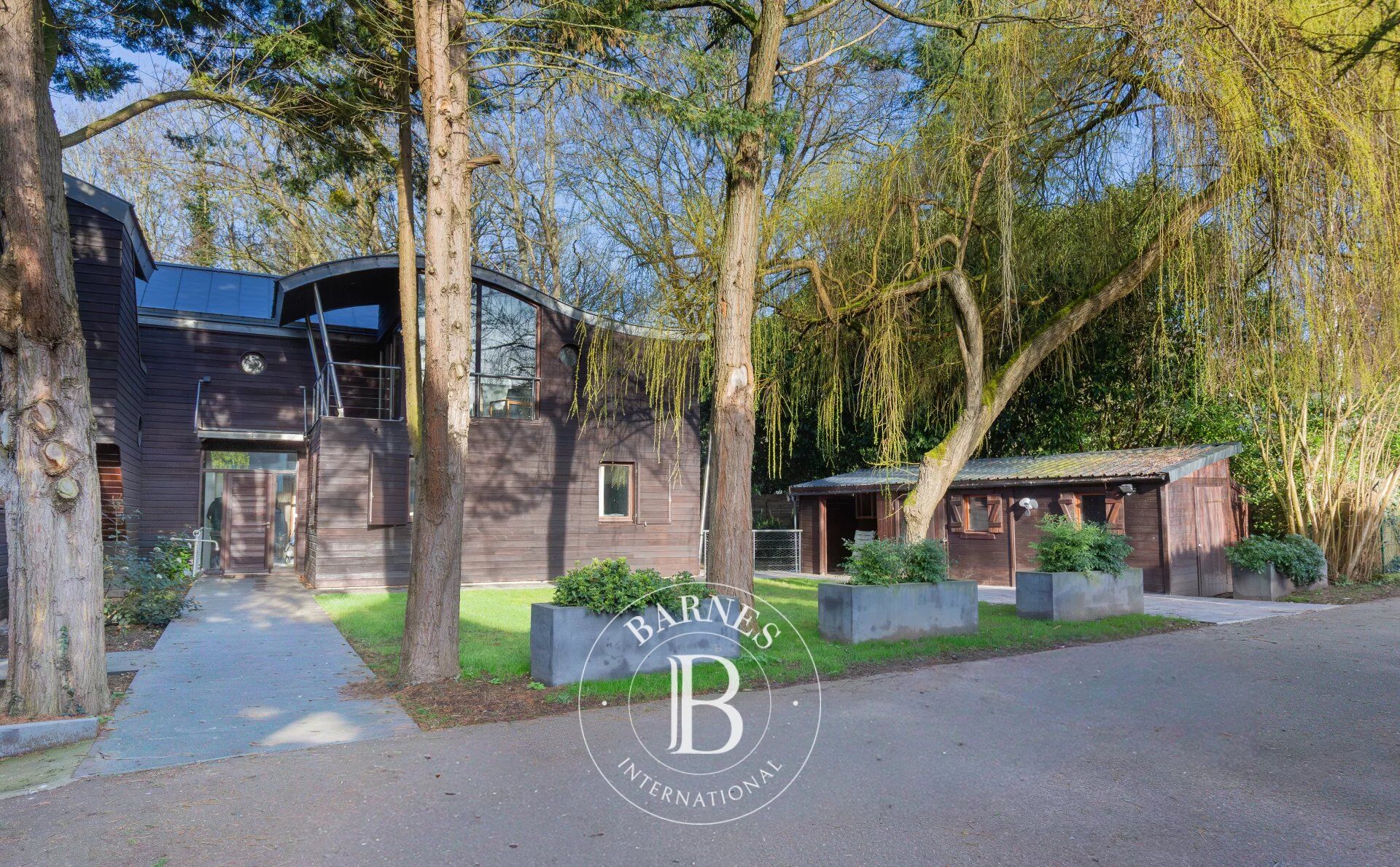 ORGEVAL – Elegant Contemporary Architect-Designed Wooden Home, Bright and Private - picture 1