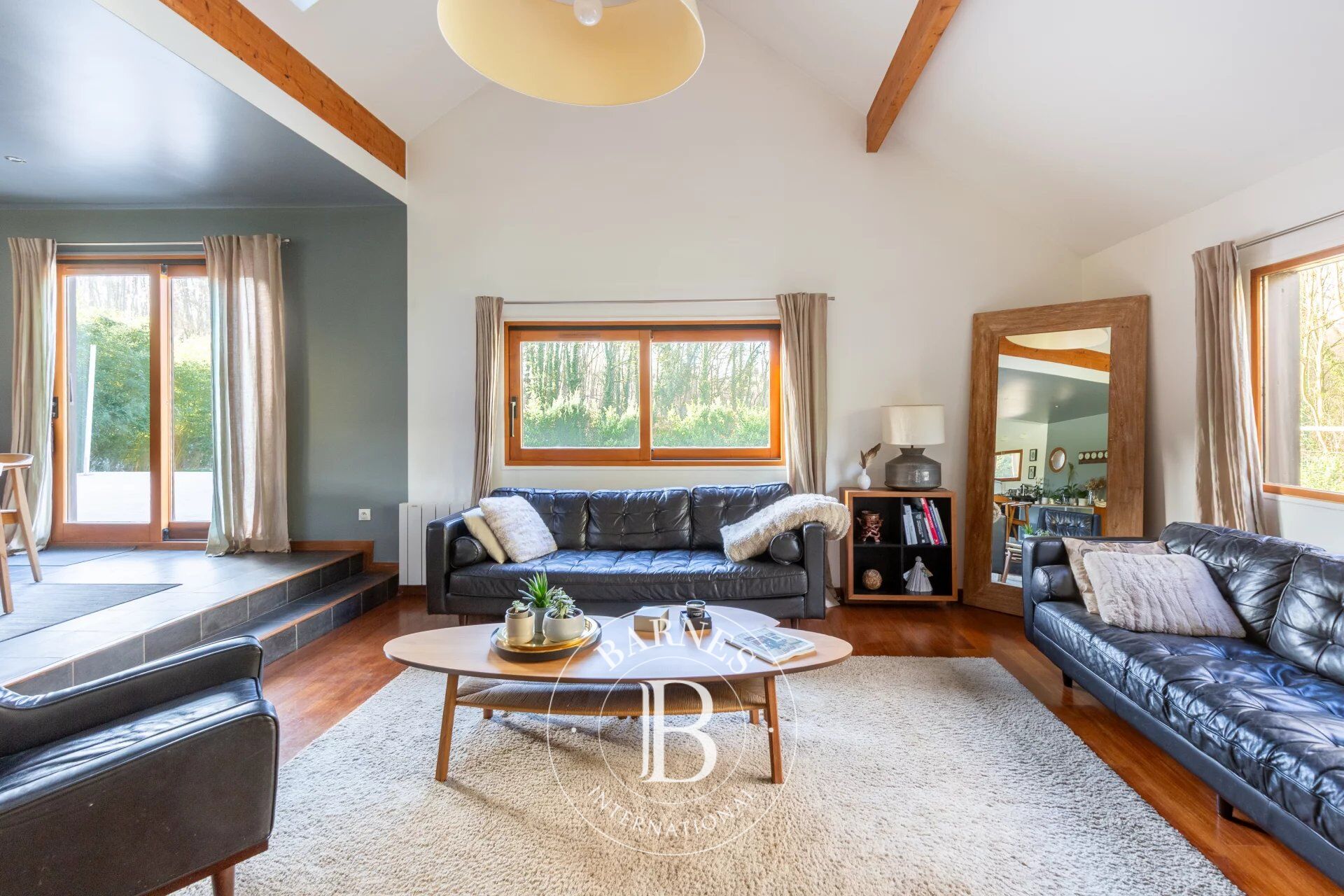 ORGEVAL – Elegant Contemporary Architect-Designed Wooden Home, Bright and Private - picture 3