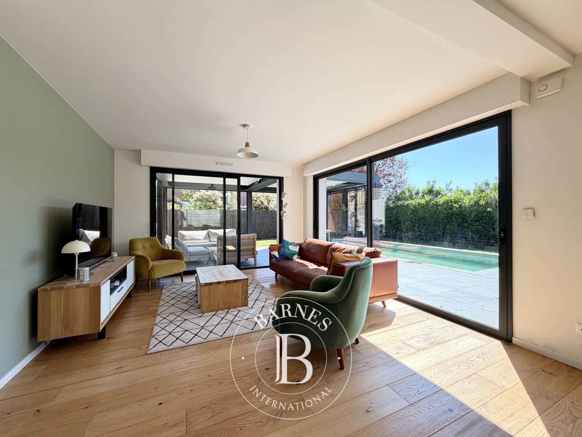 Modern detached house, 4 bedrooms, garage, swimming pool - picture 1