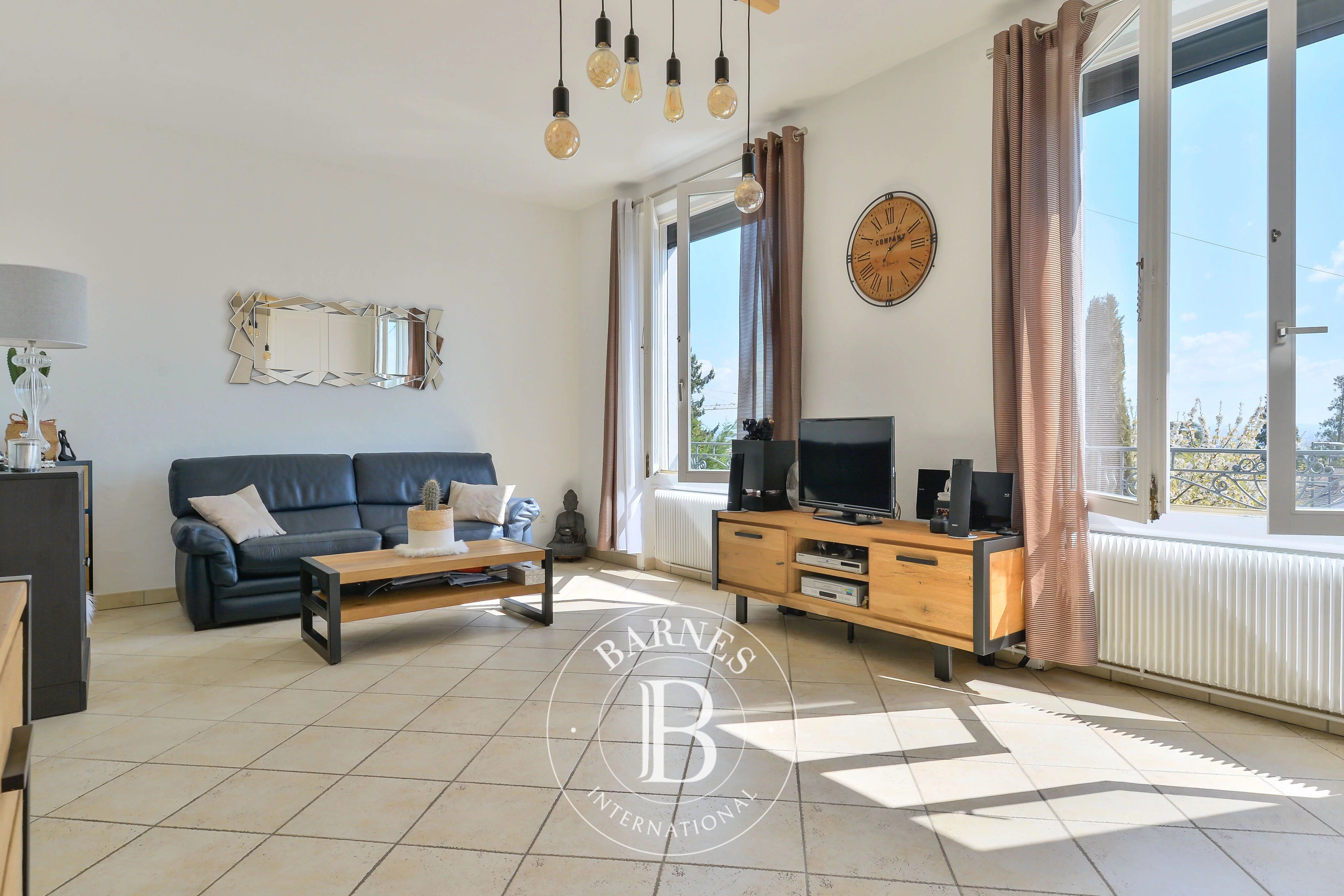 luire-et-Cuire– Crépieux - Family home - 958 sqm- 3 bedrooms (4 bedrooms possible) - picture 3