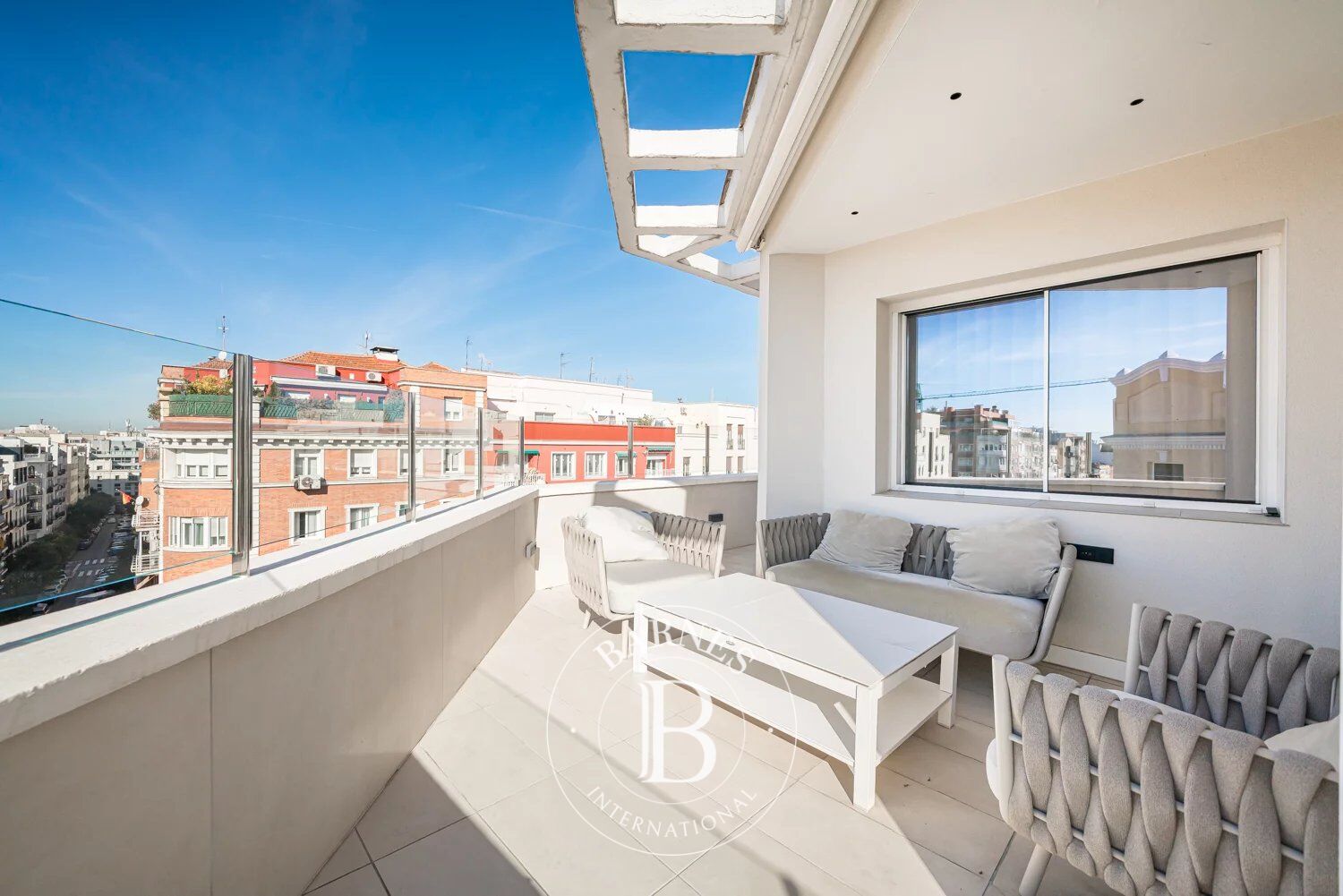 Renovated Penthouse for Sale in Goya - picture 2