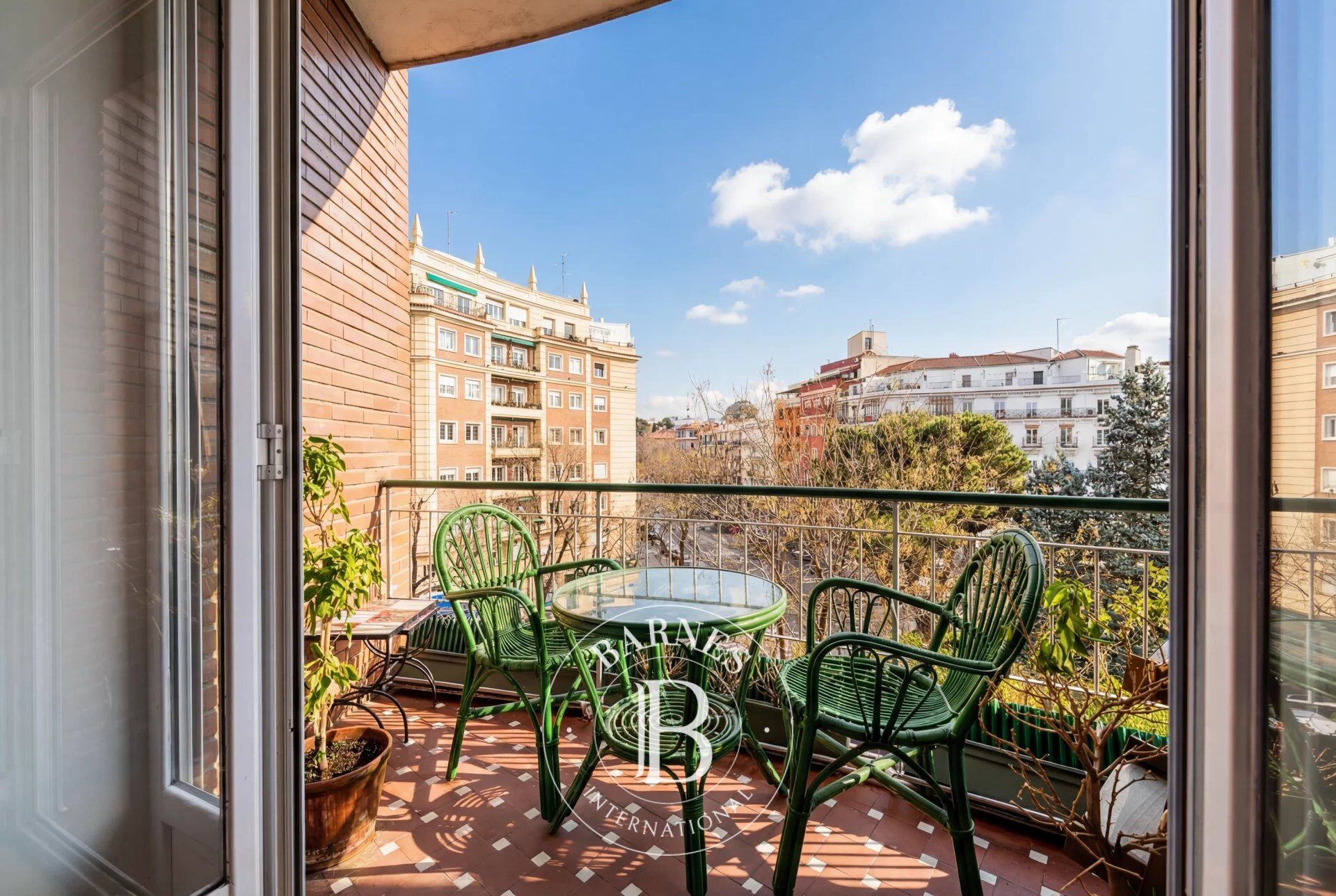 Fantástico piso en el corazón de Chamberí - picture 1