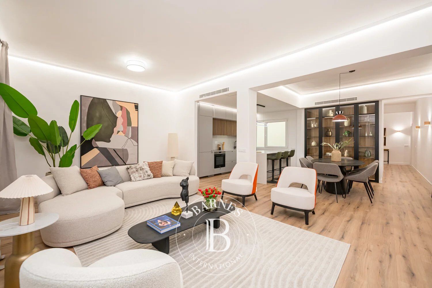 Elegante vivienda reformada en el corazón de Huertas-Cortes - picture 3