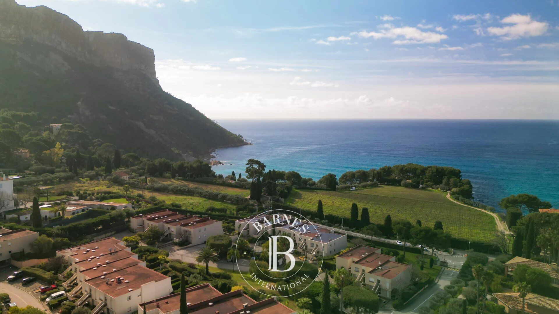 A VENDRE - 13260 - CASSIS - APPARTEMENT - REZ DE JARDIN - PARKING - picture 1