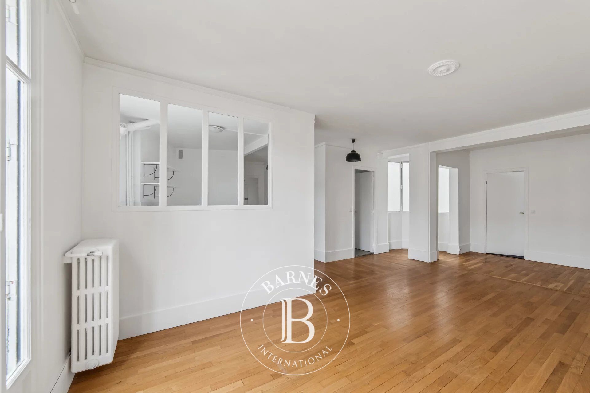 Paris 16 - South Auteuil - Upper floor with balcony - 1 bedroom - picture 2