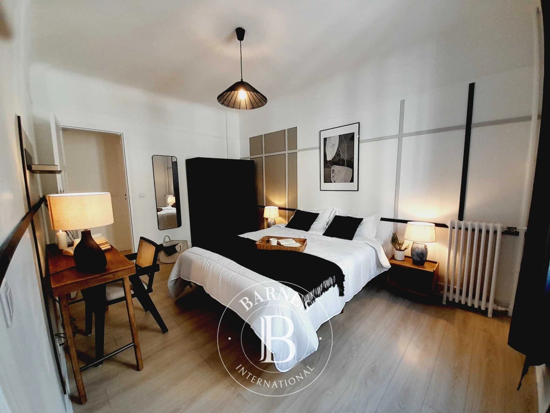 Exclusive - Paris 15 - Saint Lambert 75m² (807 sq ft) apartment - Fully renovated - Sold occupied (civil code lease) - Very good profitability - picture 3