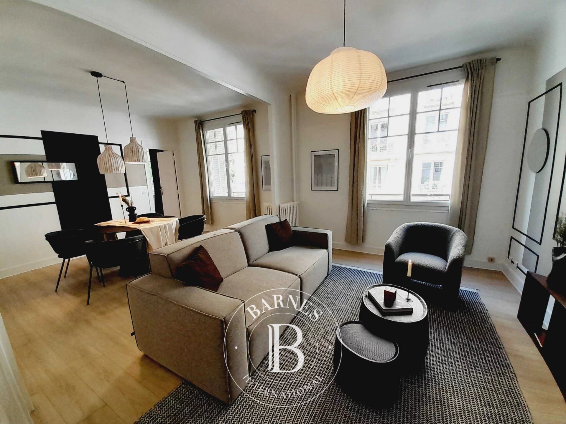 Exclusive - Paris 15 - Saint Lambert 75m² (807 sq ft) apartment - Fully renovated - Sold occupied (civil code lease) - Very good profitability - picture 1