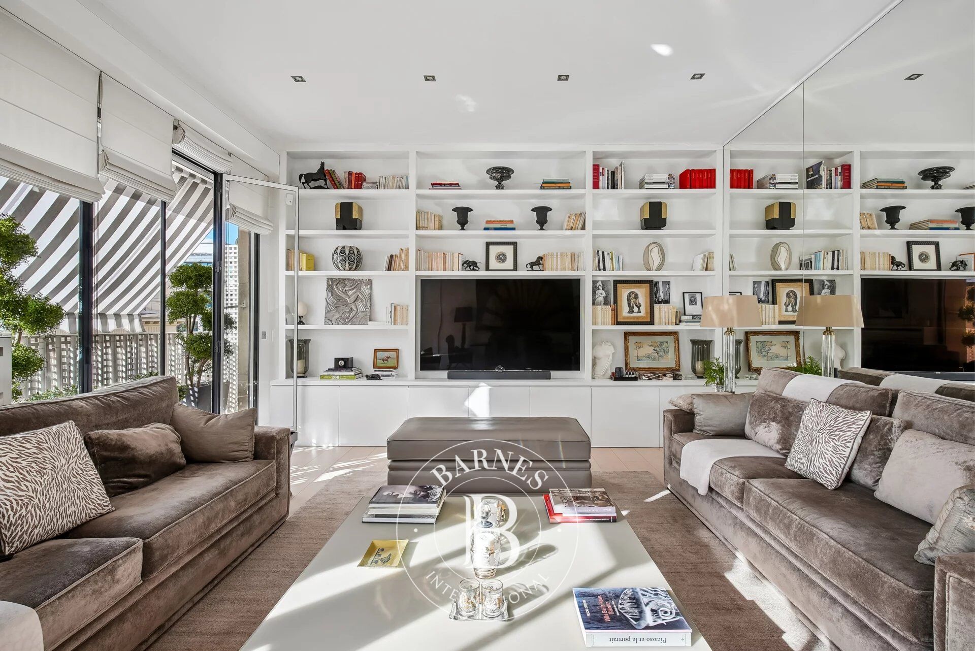 Paris 16ème - OCDE - Entièrement rénové - Balcon - picture 1