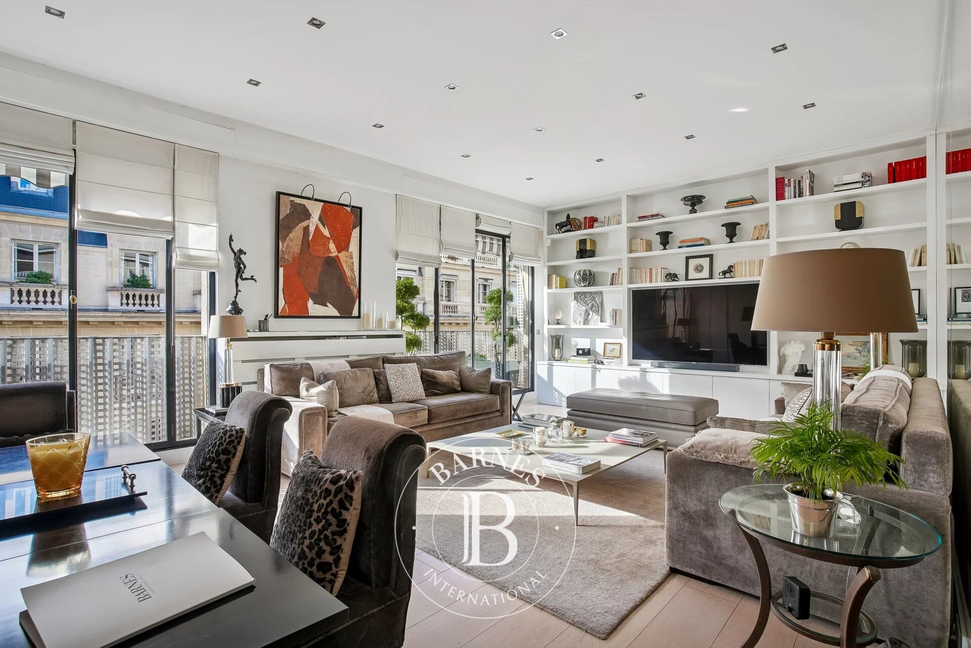 Paris 16ème - OCDE - Entièrement rénové - Balcon - picture 2