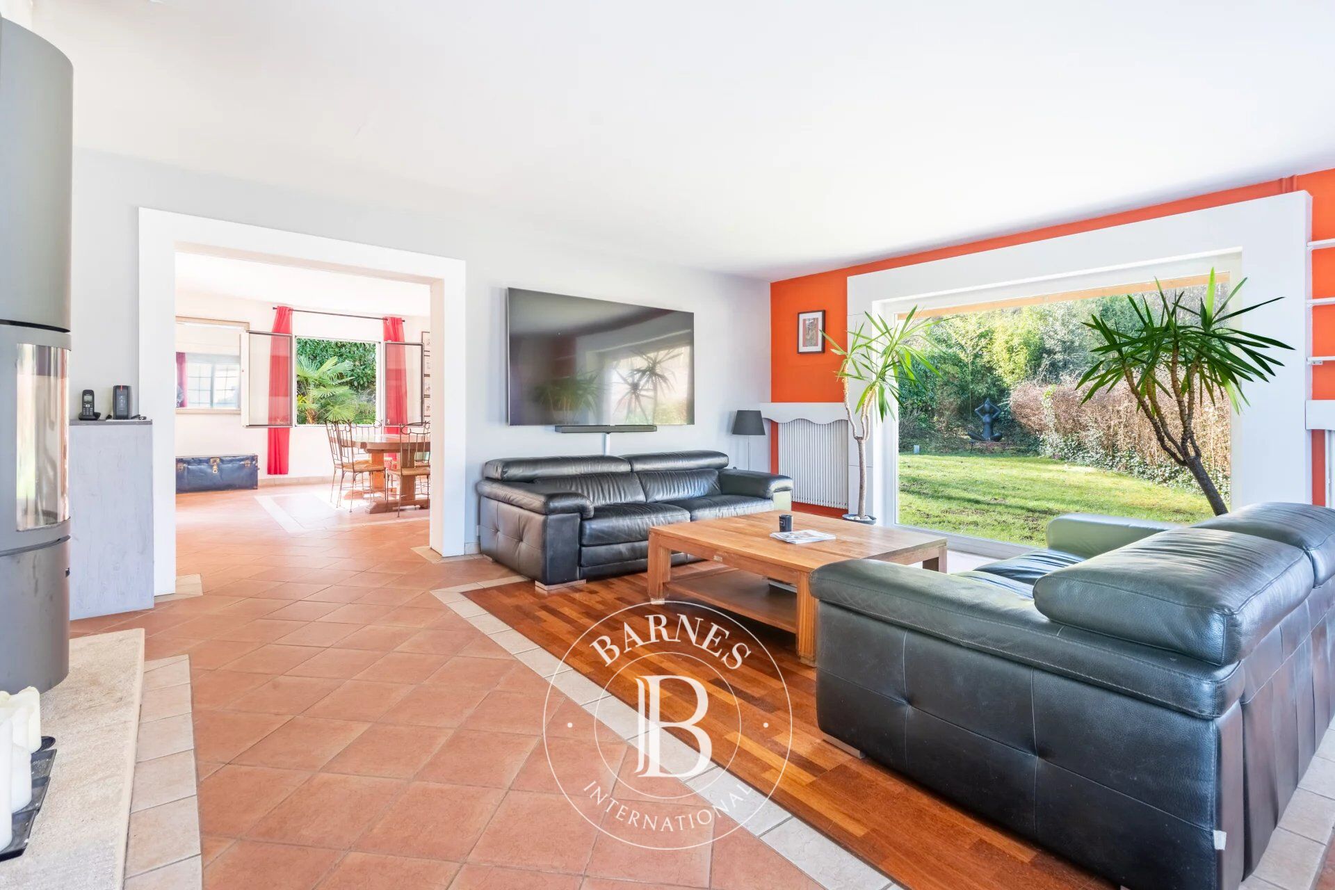 5-Bedroom House on the edge of the forest in Aigremont - picture 2