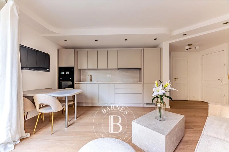 For Sale Apartment | Paris 16ème - picture 2