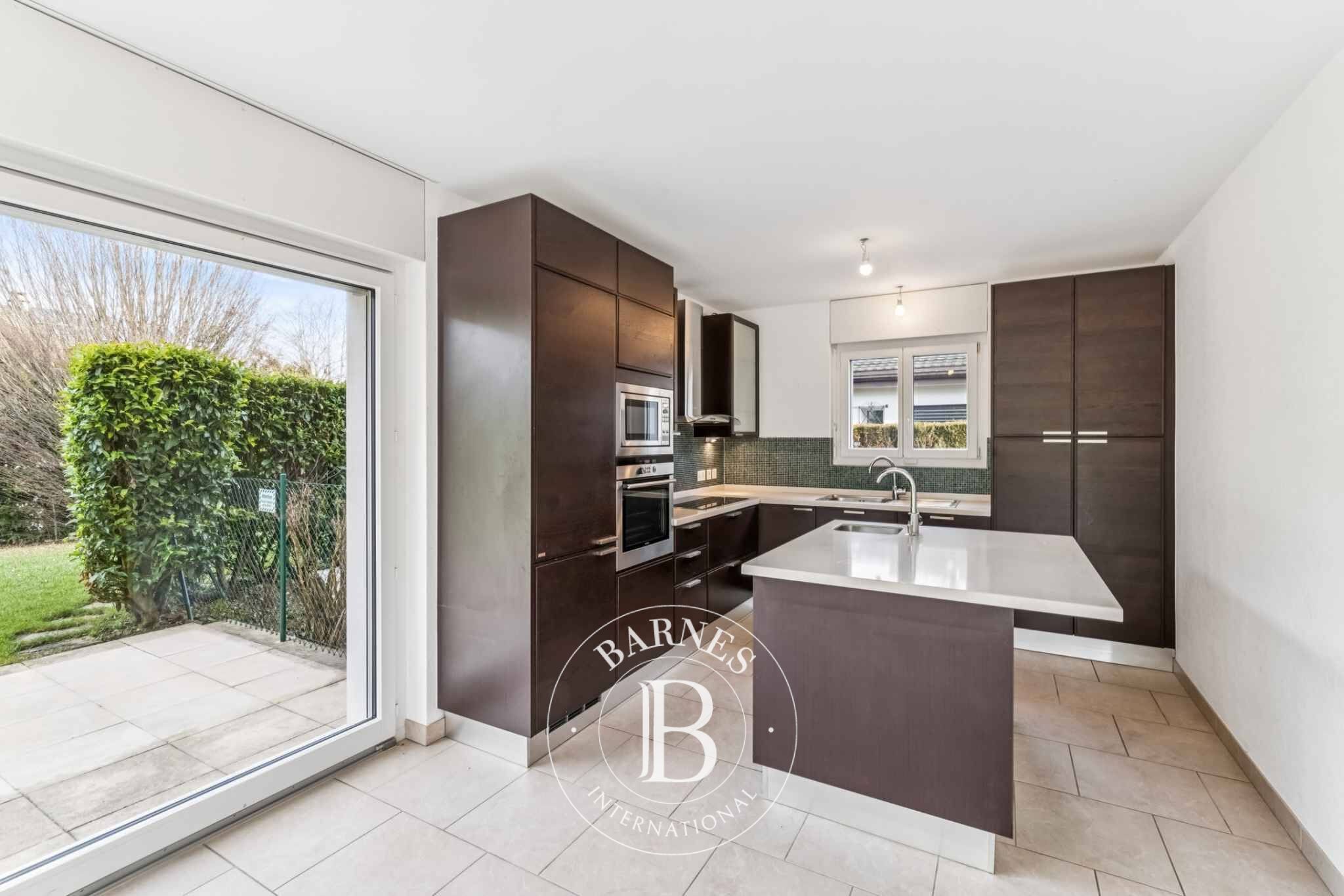 Twin Villa Coppet - picture 3